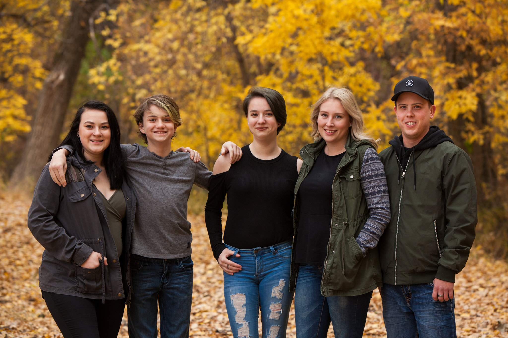 Medicine Hat Photographer, Fall Mini Sessions, Medicine Hat Mini Sessions, Fall Photos, Family Photos, Canadian Photographer, Chasing Autumn Photography, Medicine Hat Family Photographer