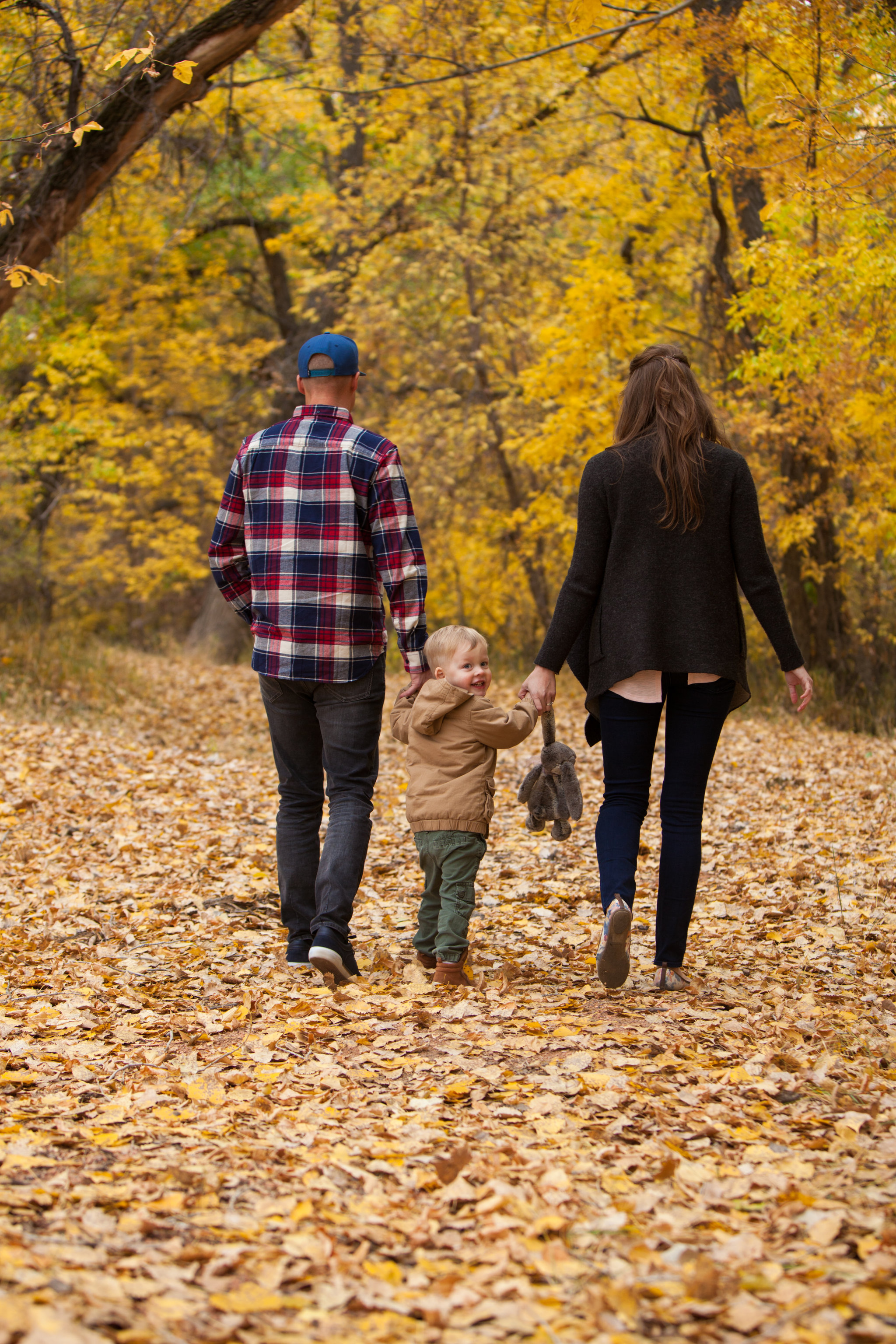 Medicine Hat Photographer, Fall Mini Sessions, Medicine Hat Mini Sessions, Fall Photos, Family Photos, Canadian Photographer, Chasing Autumn Photography, Medicine Hat Family Photographer