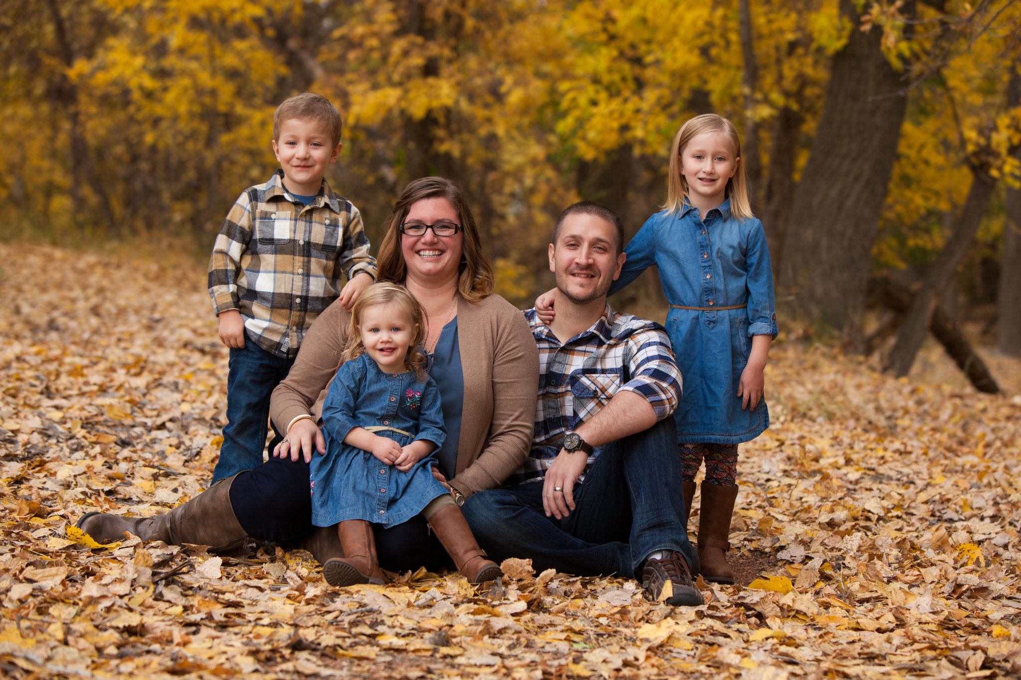 Medicine Hat Photographer, Fall Mini Sessions, Medicine Hat Mini Sessions, Fall Photos, Family Photos, Canadian Photographer, Chasing Autumn Photography, Medicine Hat Family Photographer