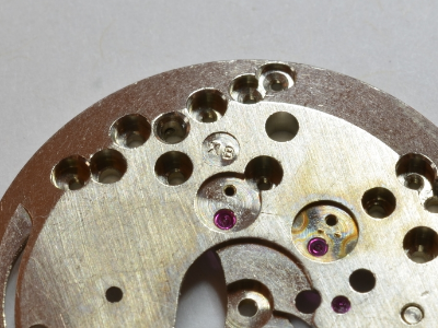 A stamp on the dial side of the movement plate reads "XB"