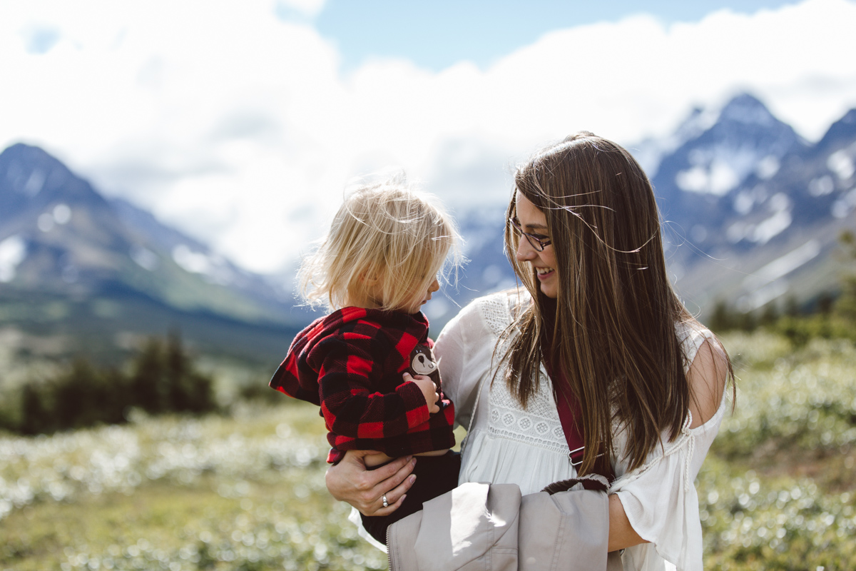 Photo by Jess Hunter, Anchorage Alaska wedding & elopement photographer, Chugach mountain range, Anchorage mountain portrait sesssion, adventure photography, elopement locations in Alaska