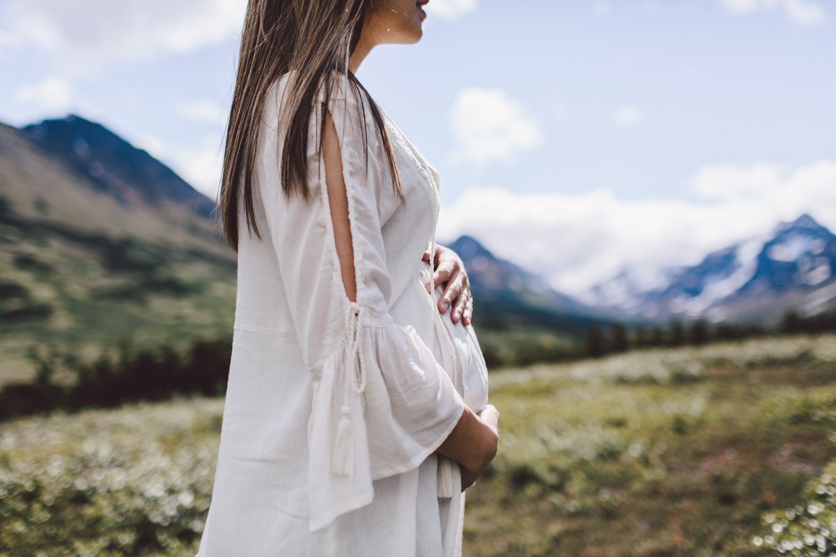 Photo by Jess Hunter, Anchorage Alaska wedding & elopement photographer, Chugach mountain range, Anchorage mountain portrait sesssion, adventure photography, elopement locations in Alaska, Jessica L. Hunter, mountain maternity session in Alaska
