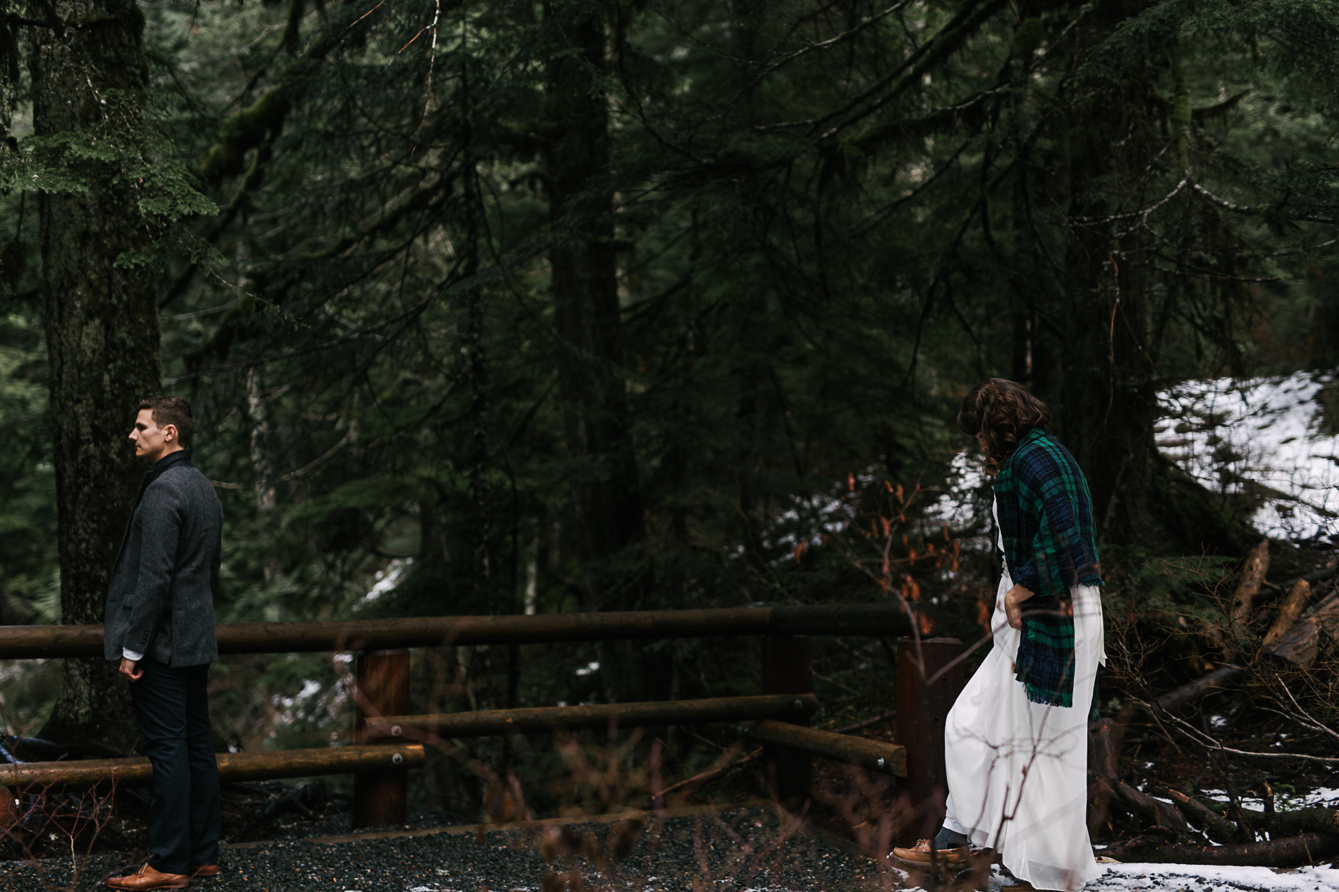 Intimate forest elopement in Seattle, photography by Jess Hunter, pacific northwest wedding, Snoqualmie Pass waterfall elopement, bohemian wedding in Portland,