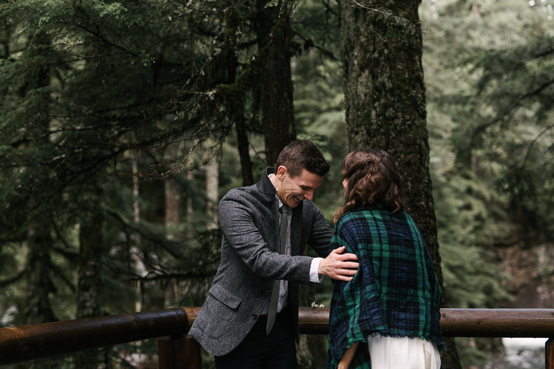 Intimate forest elopement in Seattle, photography by Jess Hunter, pacific northwest wedding, Snoqualmie Pass waterfall elopement, bohemian wedding in Portland,