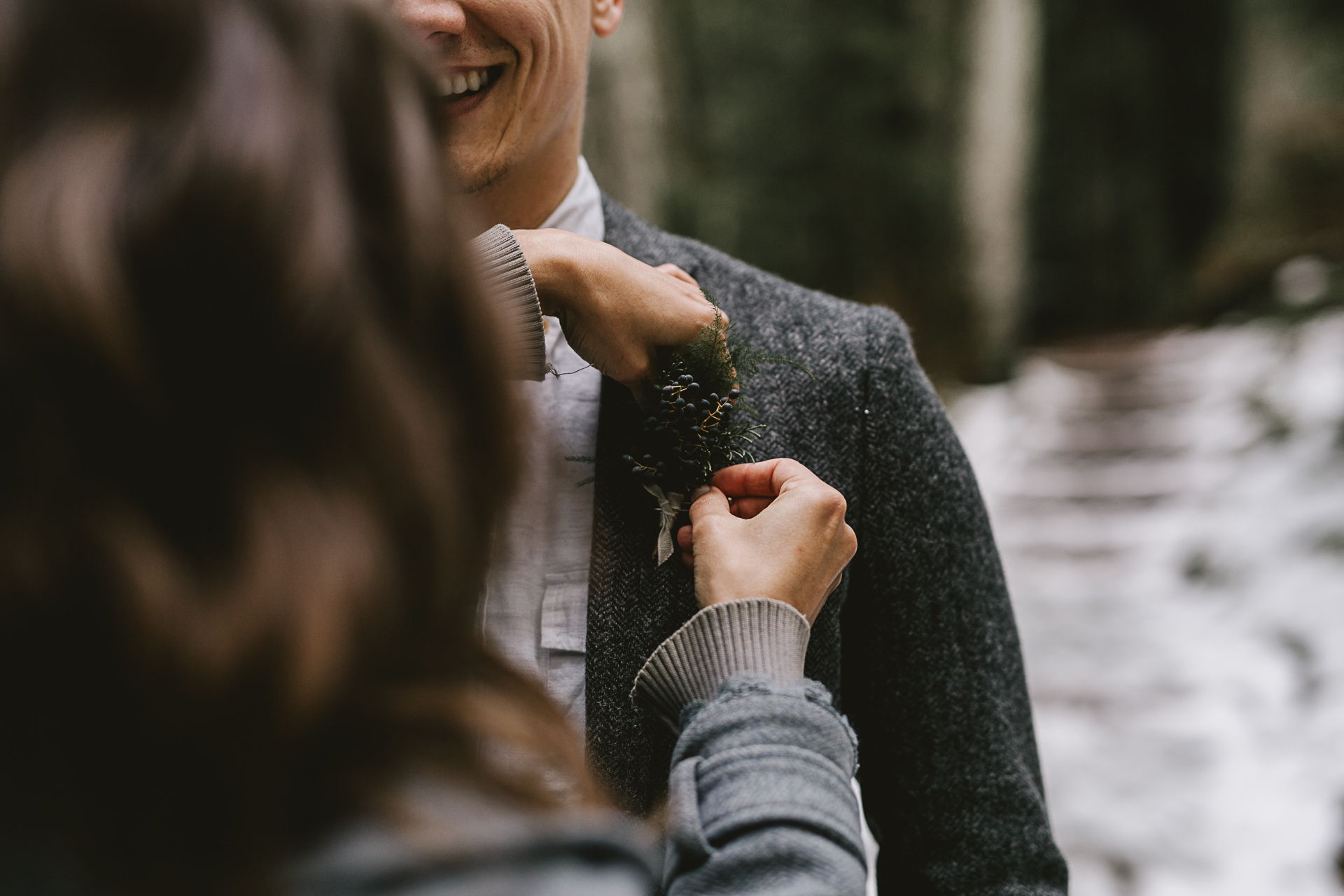 Intimate forest elopement in Seattle, photography by Jess Hunter, pacific northwest wedding, Snoqualmie Pass waterfall elopement, bohemian wedding in Portland,
