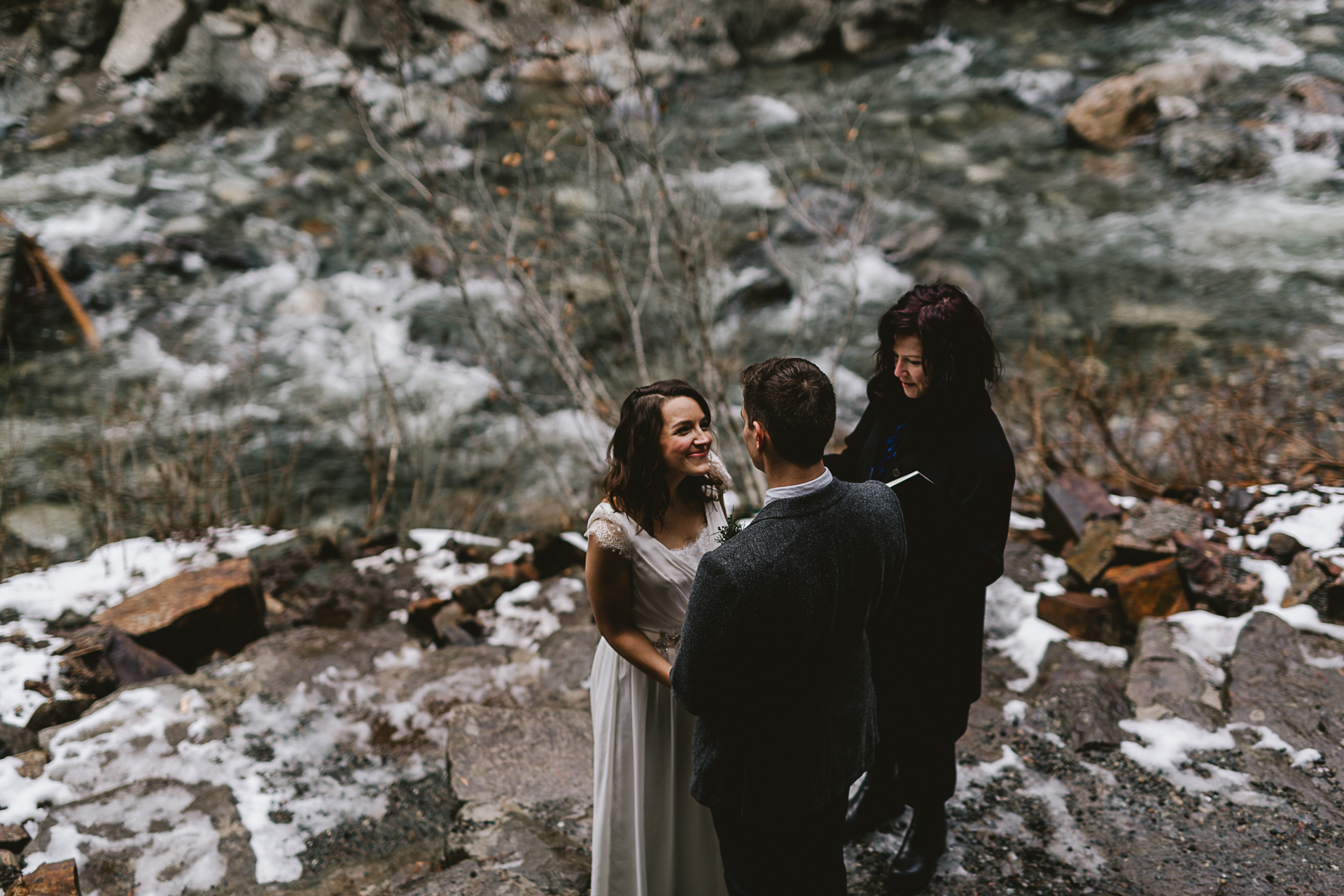 Intimate forest elopement in Seattle, photography by Jess Hunter, pacific northwest wedding, Snoqualmie Pass waterfall elopement, bohemian wedding in Portland,