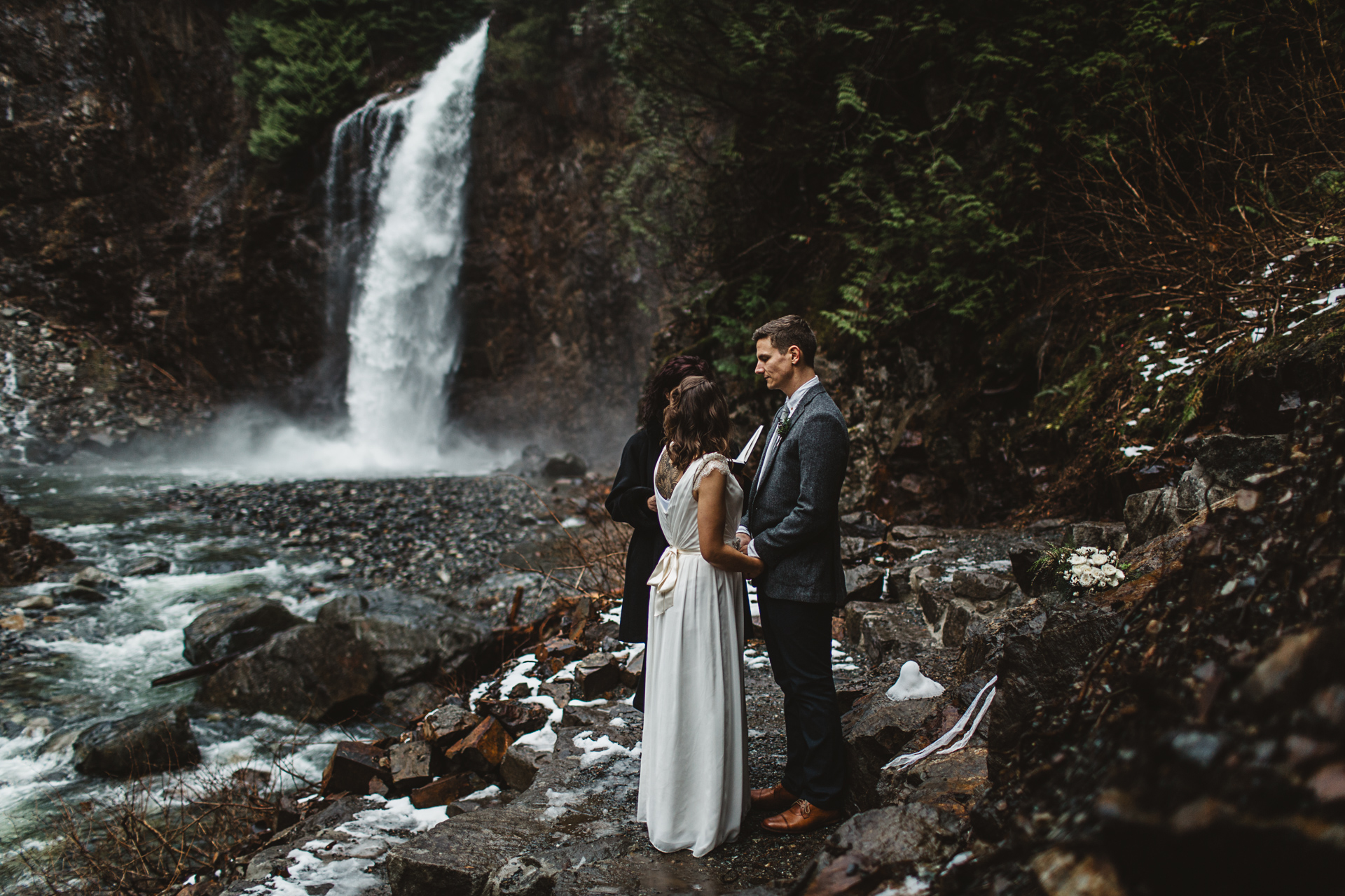 Intimate forest elopement in Seattle, photography by Jess Hunter, pacific northwest wedding, Snoqualmie Pass waterfall elopement, bohemian wedding in Portland,