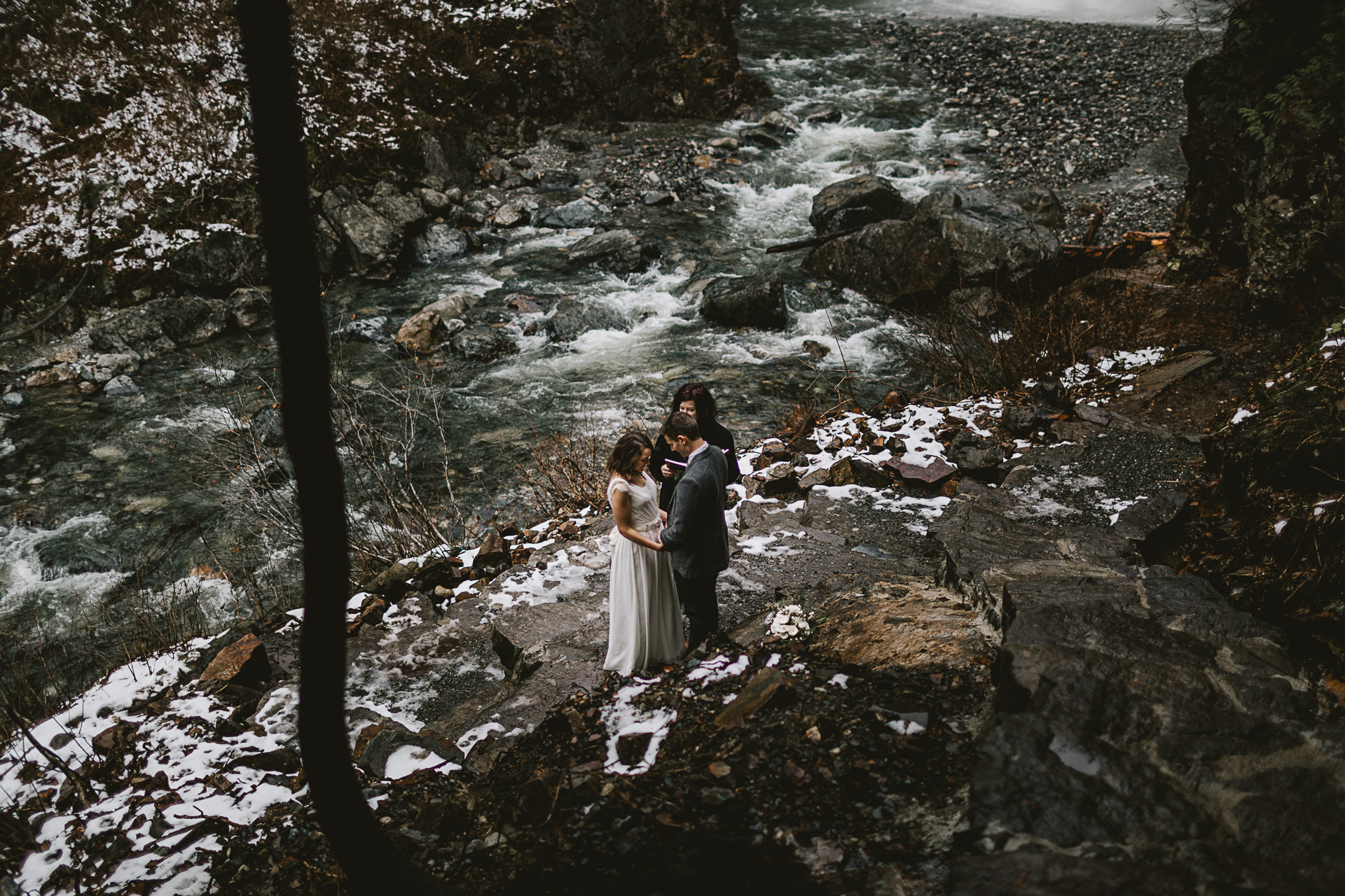 Intimate forest elopement in Seattle, photography by Jess Hunter, pacific northwest wedding, Snoqualmie Pass waterfall elopement, bohemian wedding in Portland,