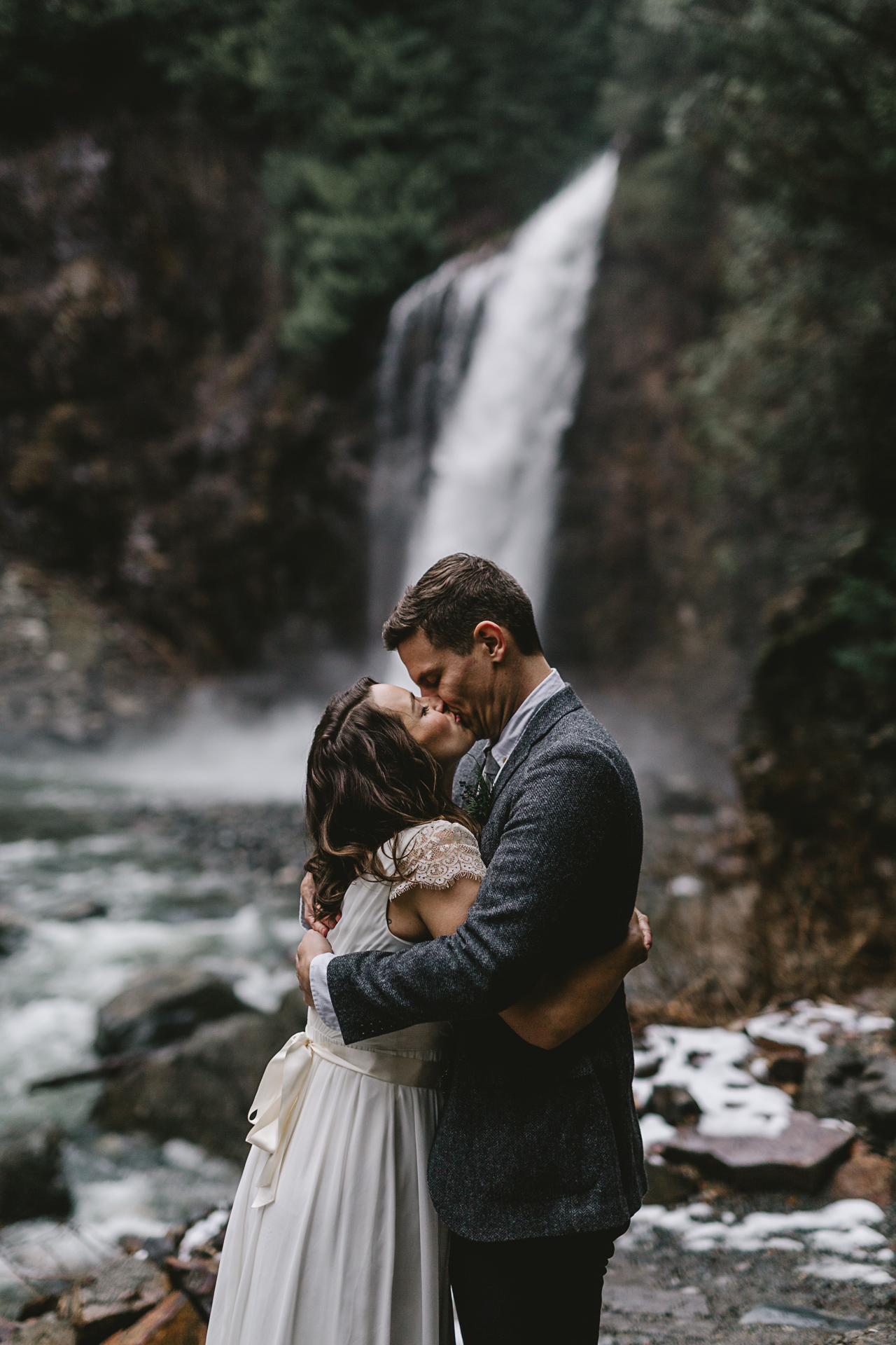 Intimate forest elopement in Seattle, photography by Jess Hunter, pacific northwest wedding, Snoqualmie Pass waterfall elopement, bohemian wedding in Portland, artistic wedding photography