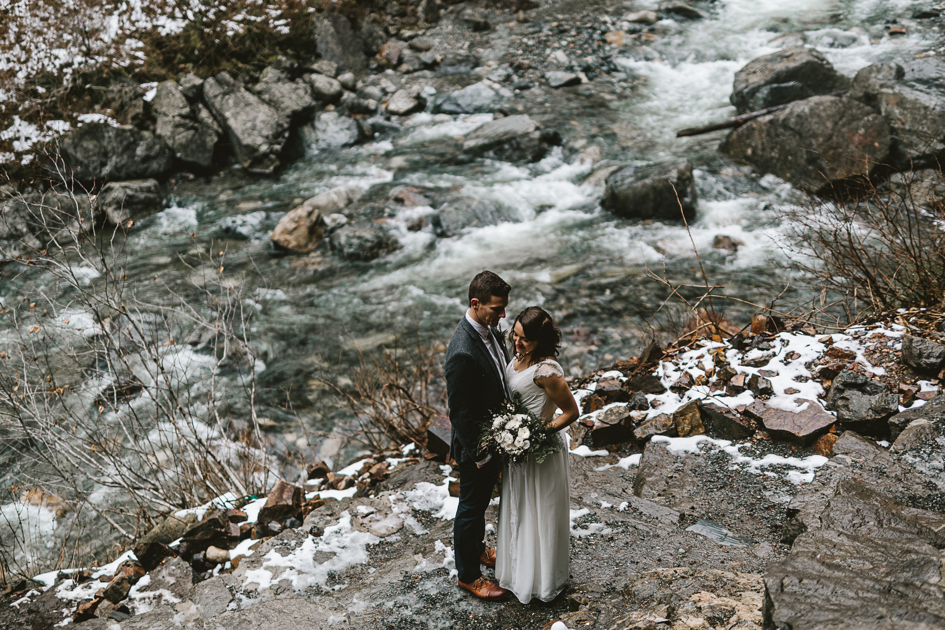 Intimate forest elopement in Seattle, photography by Jess Hunter, pacific northwest wedding, Snoqualmie Pass waterfall elopement, bohemian wedding in Portland, artistic wedding photography