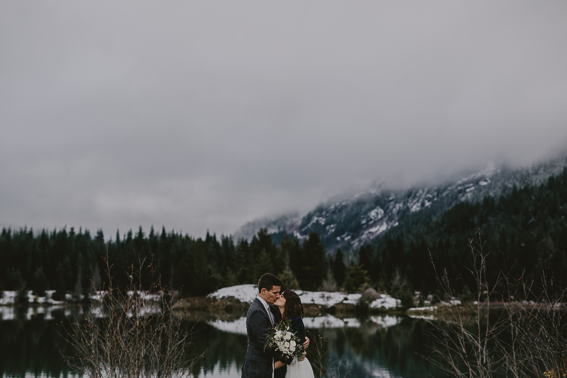 Intimate forest elopement in Seattle, photography by Jess Hunter, pacific northwest wedding, Snoqualmie Pass waterfall elopement, bohemian wedding in Portland,