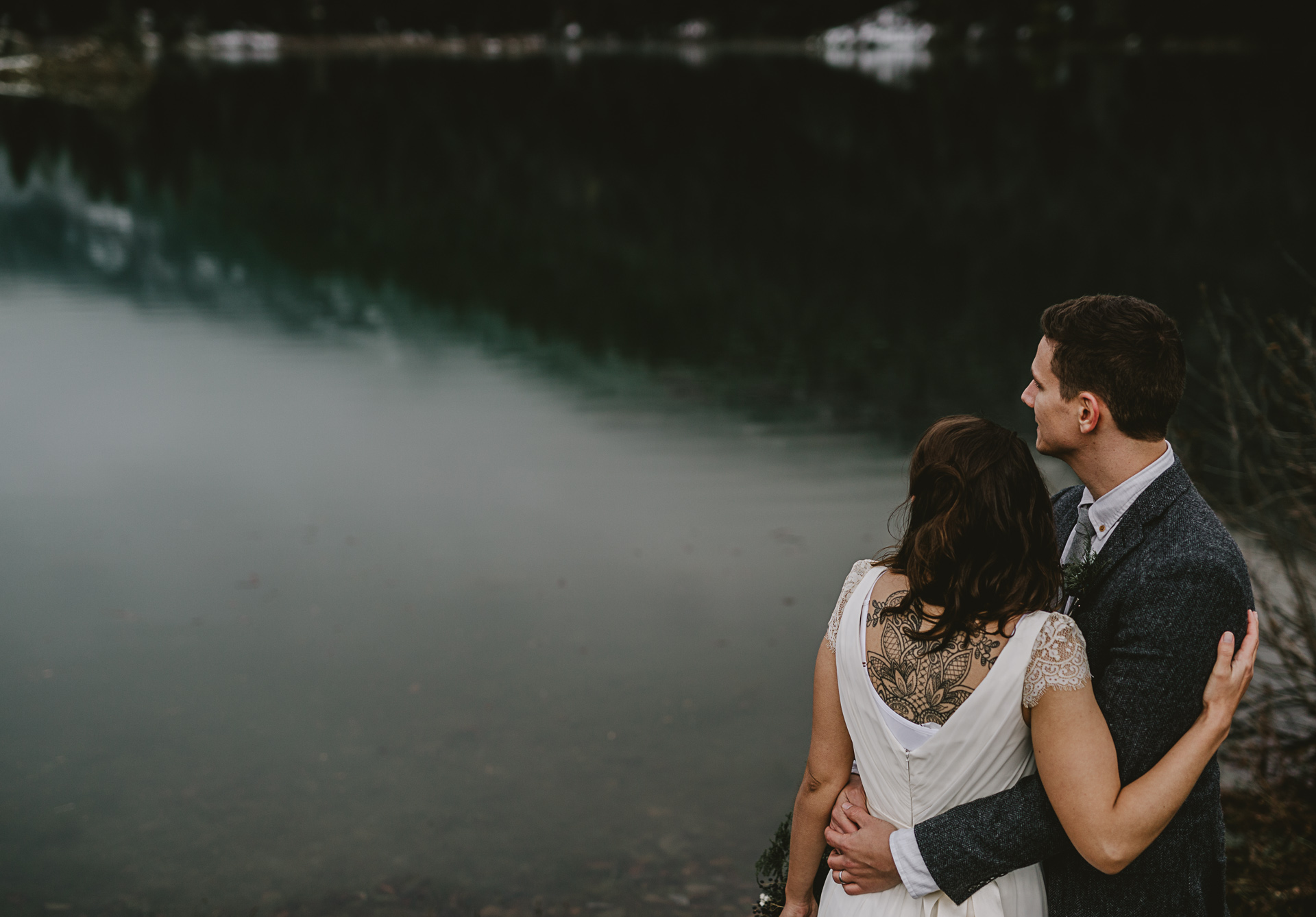 Intimate forest elopement in Seattle, photography by Jess Hunter, pacific northwest wedding, Snoqualmie Pass waterfall elopement, bohemian wedding in Portland, artistic wedding photography