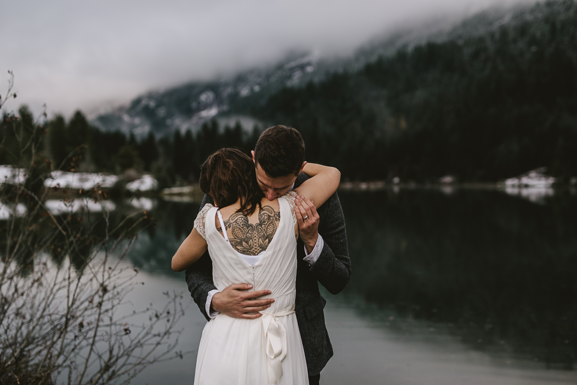 Intimate forest elopement in Seattle, photography by Jess Hunter, pacific northwest wedding, Snoqualmie Pass waterfall elopement, bohemian wedding in Portland, artistic wedding photography