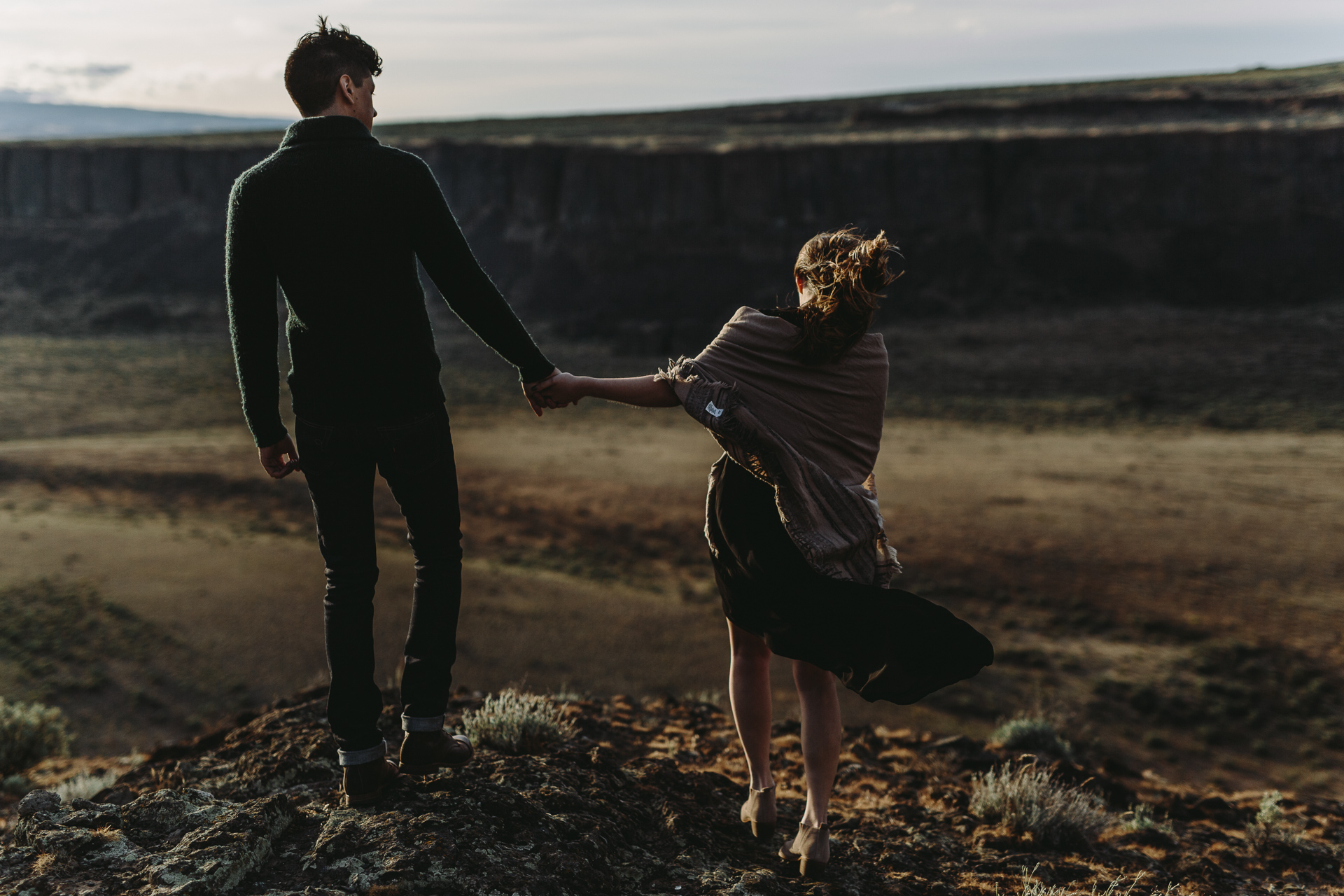desert engagement session photographed by Jess Hunter, artistic Seattle wedding photographer, Columbia River Gorge engagement session, Vantage WA wedding photography, intimate portraits