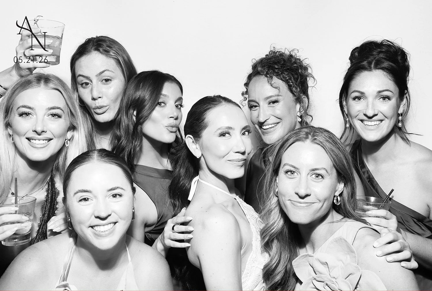 bride wedding photo booth vendor oahu.jpg