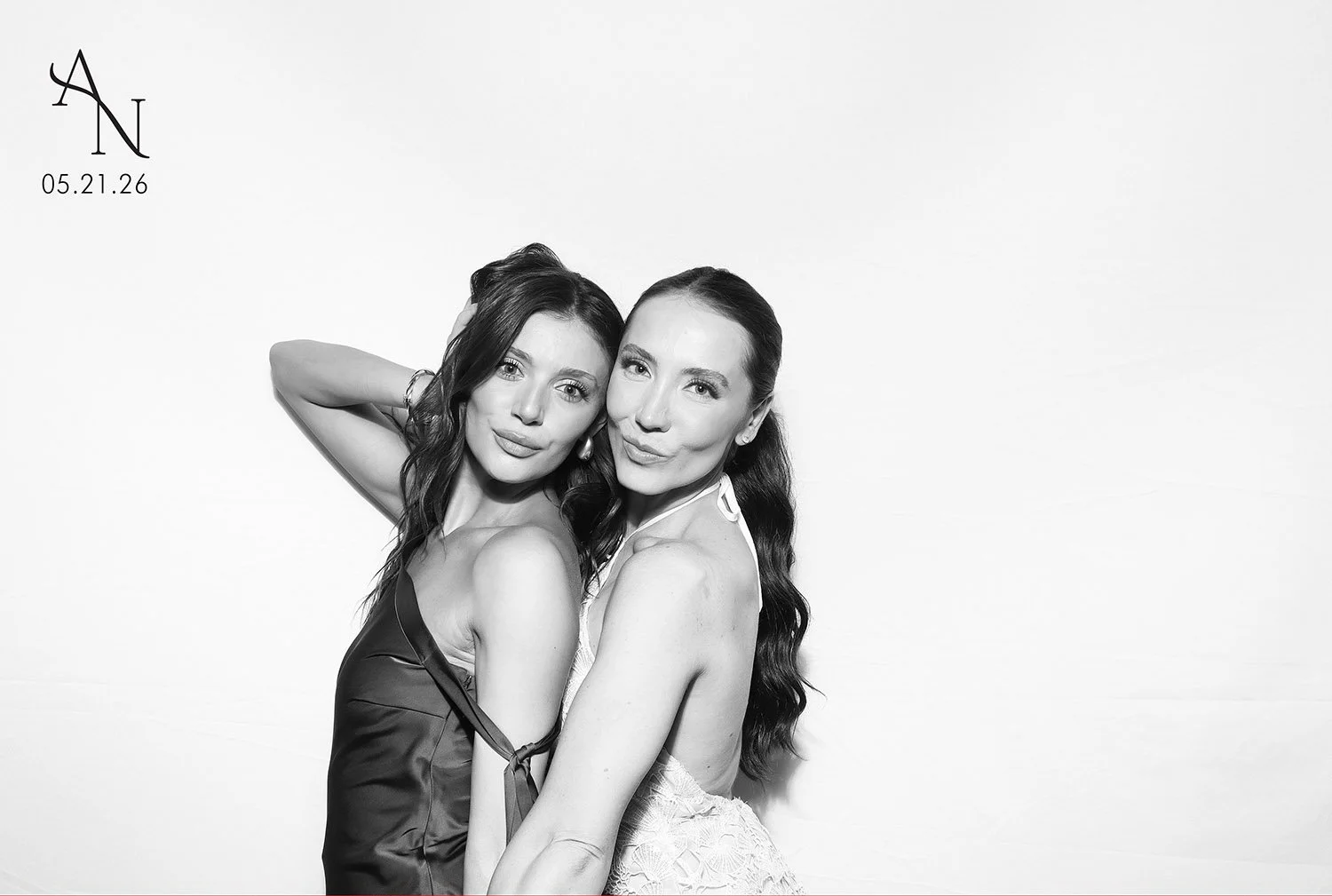 glam girls photo booth hawaii.jpg
