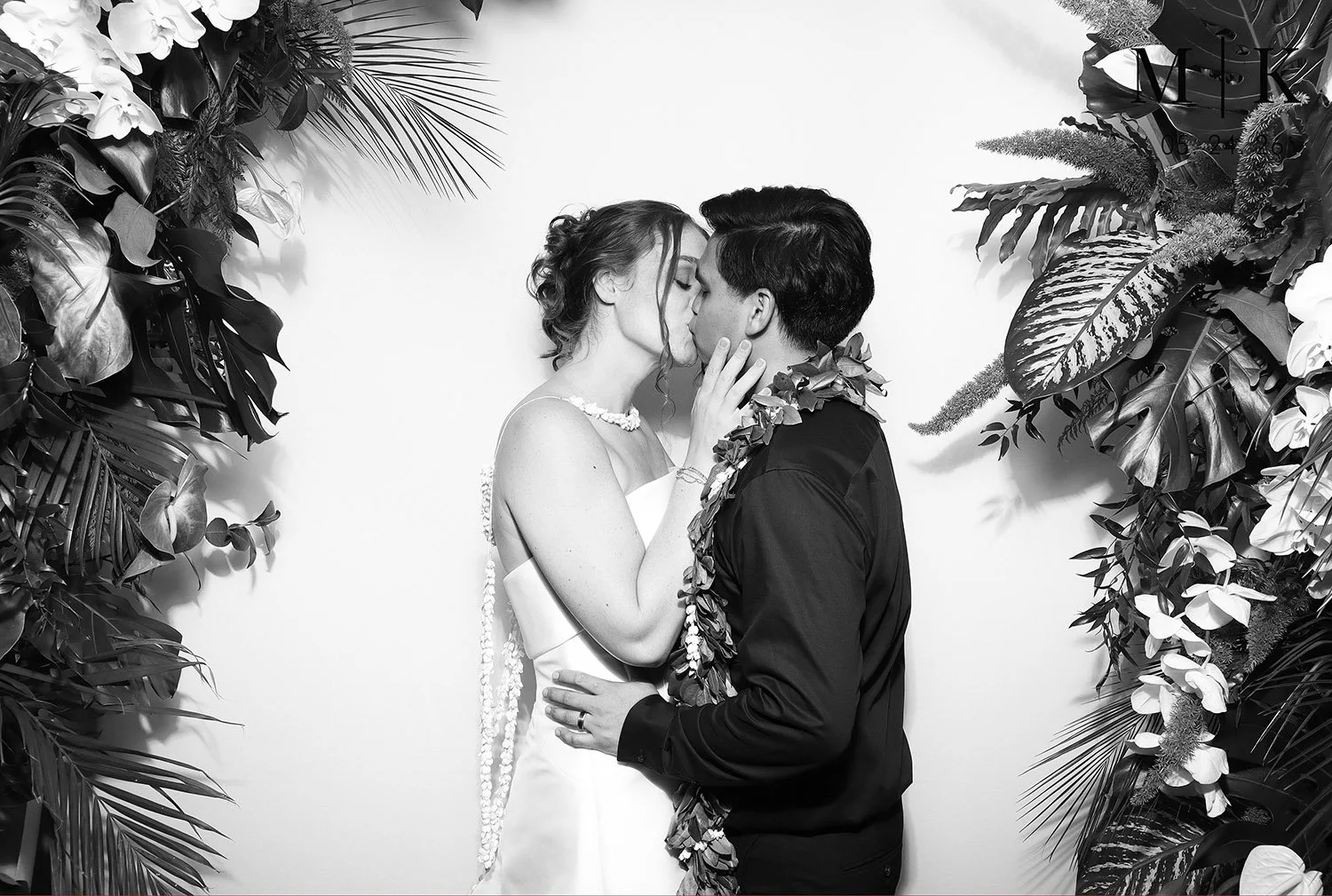 kiss photobooth hawaii glam.jpg
