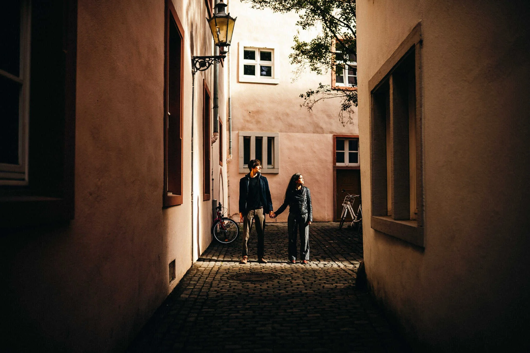 vogelsfotos Paarshooting hochzeit RheinMain Altstadt-040.jpg