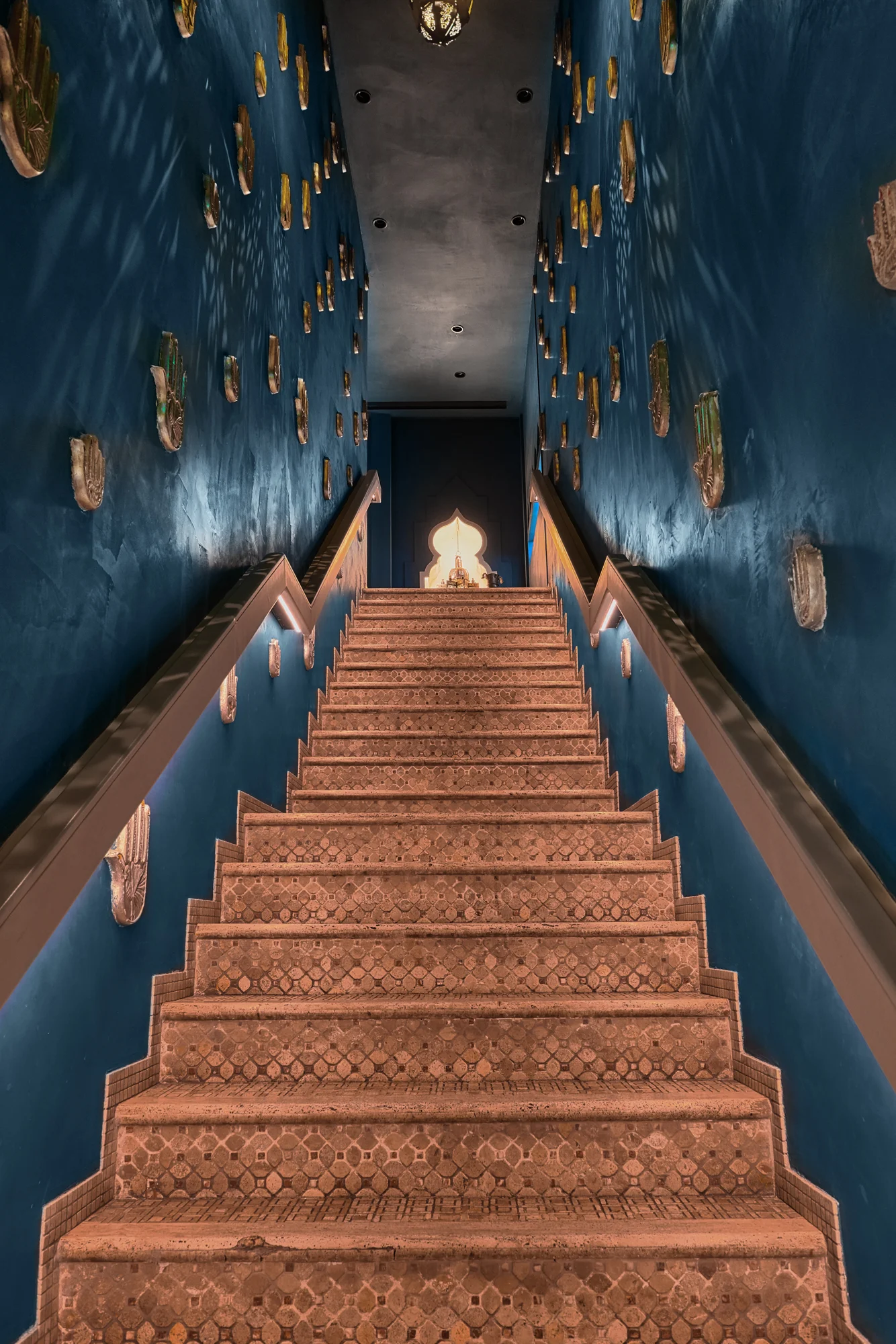 16 STAIRCASE.JPG