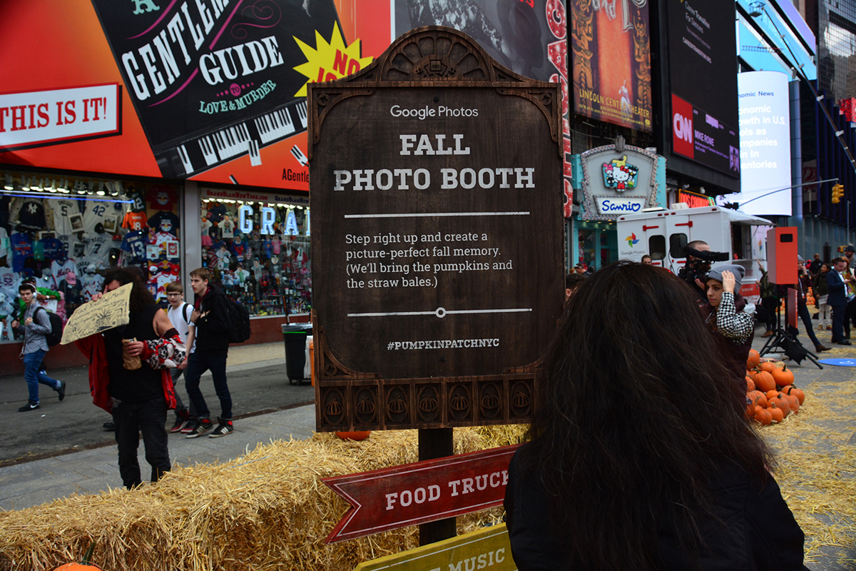 Visitors could take a seasonal selfie in our Fall Photobooth...