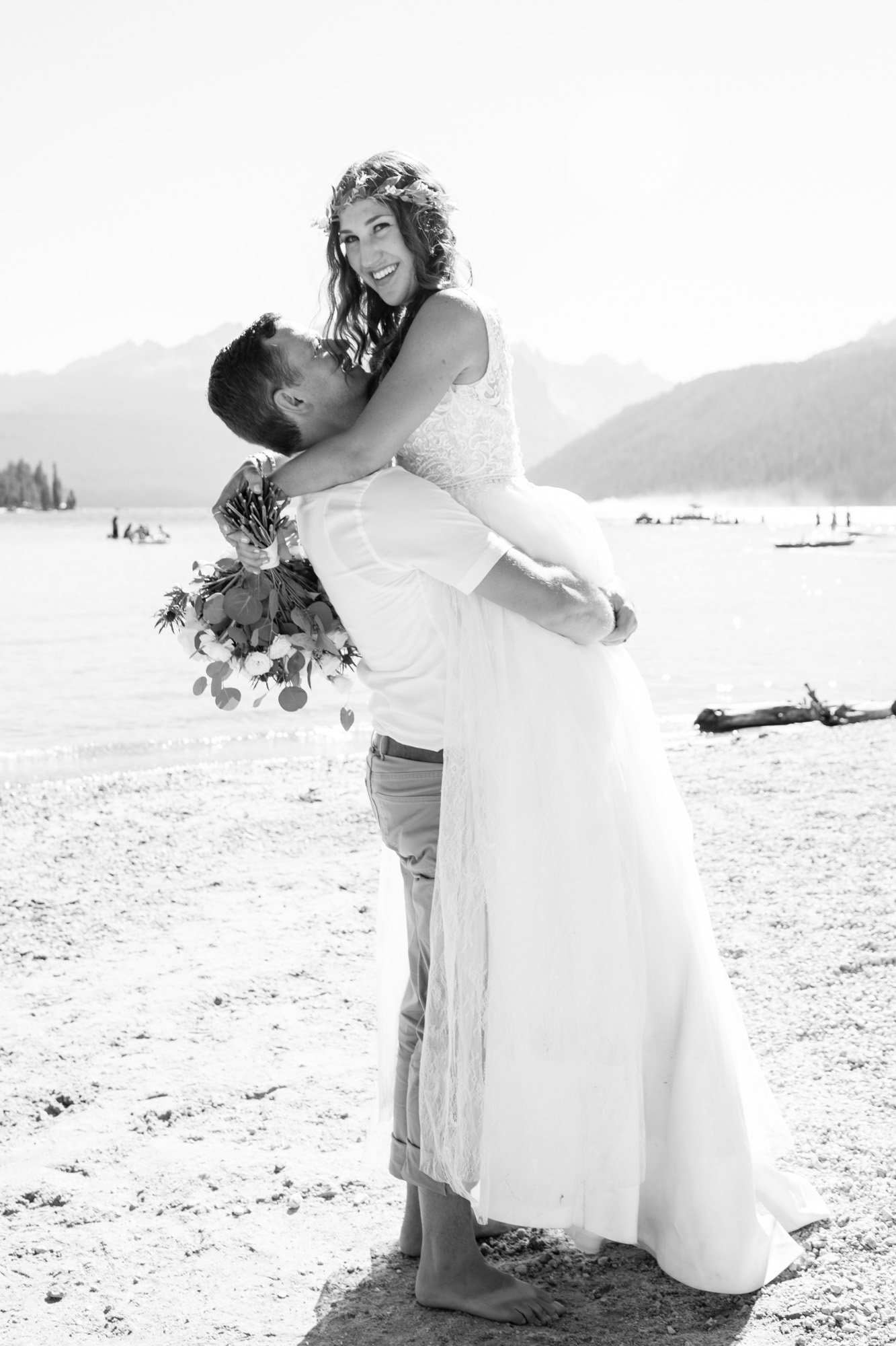 Lakeside summer elopement at Redfish Lake, Stanley, Idaho with photography by Tessa Sheehan