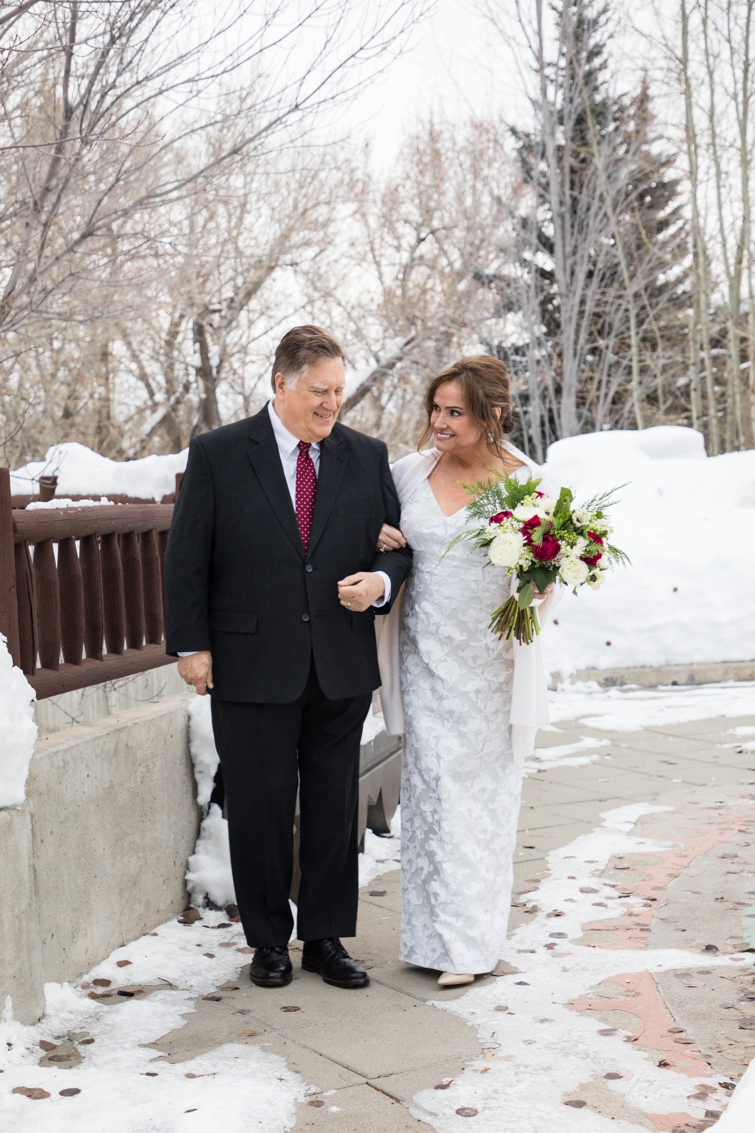 Winter wedding in Ketchum, Idaho with photography by Tessa Sheehan