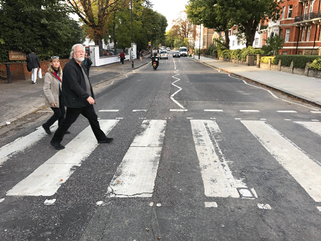 Abbey-Road-Crossing.gif