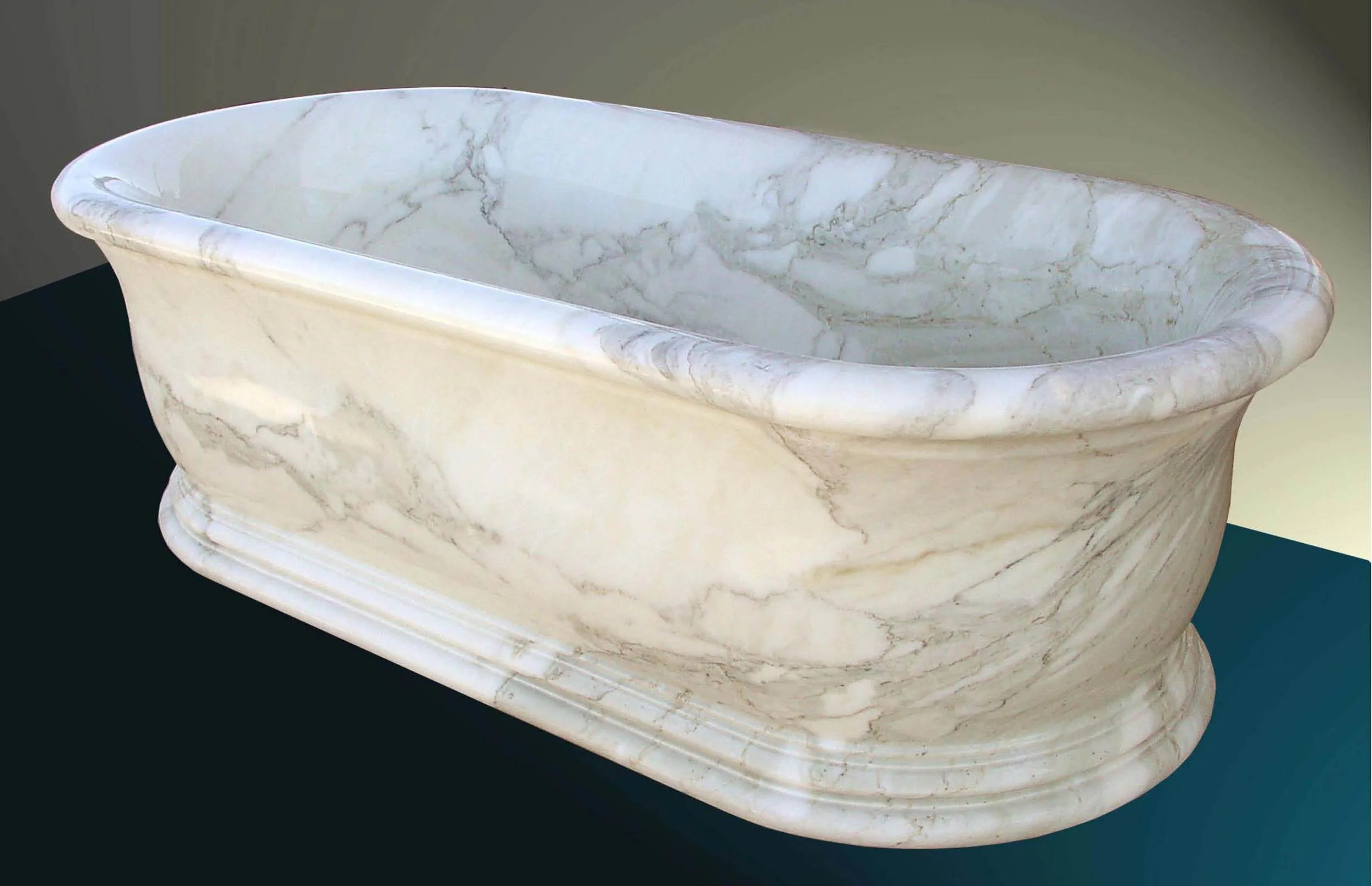 Bathtub in Calacatta D'Oro marble