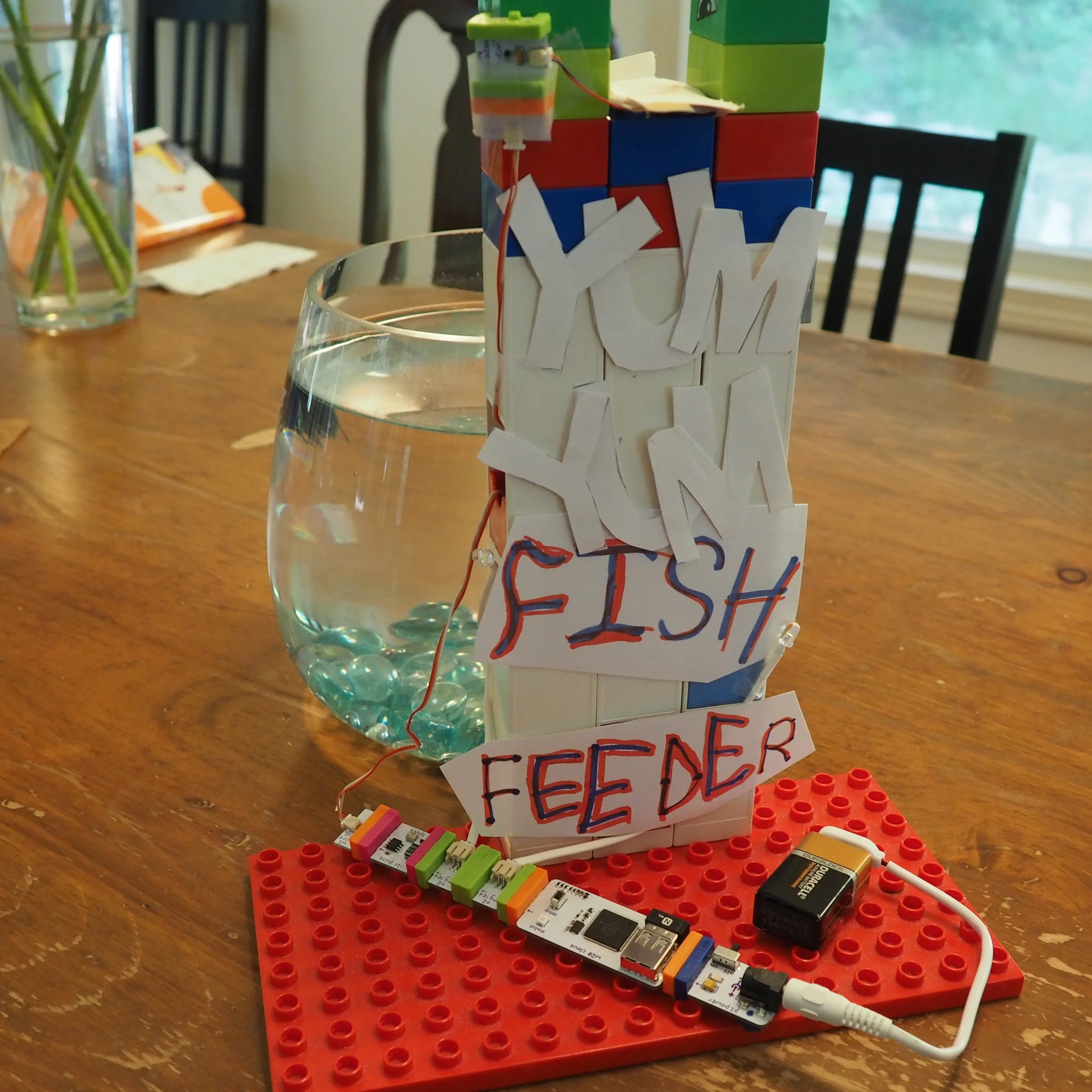 Remote fish feeder using littleBits new Cloudbit