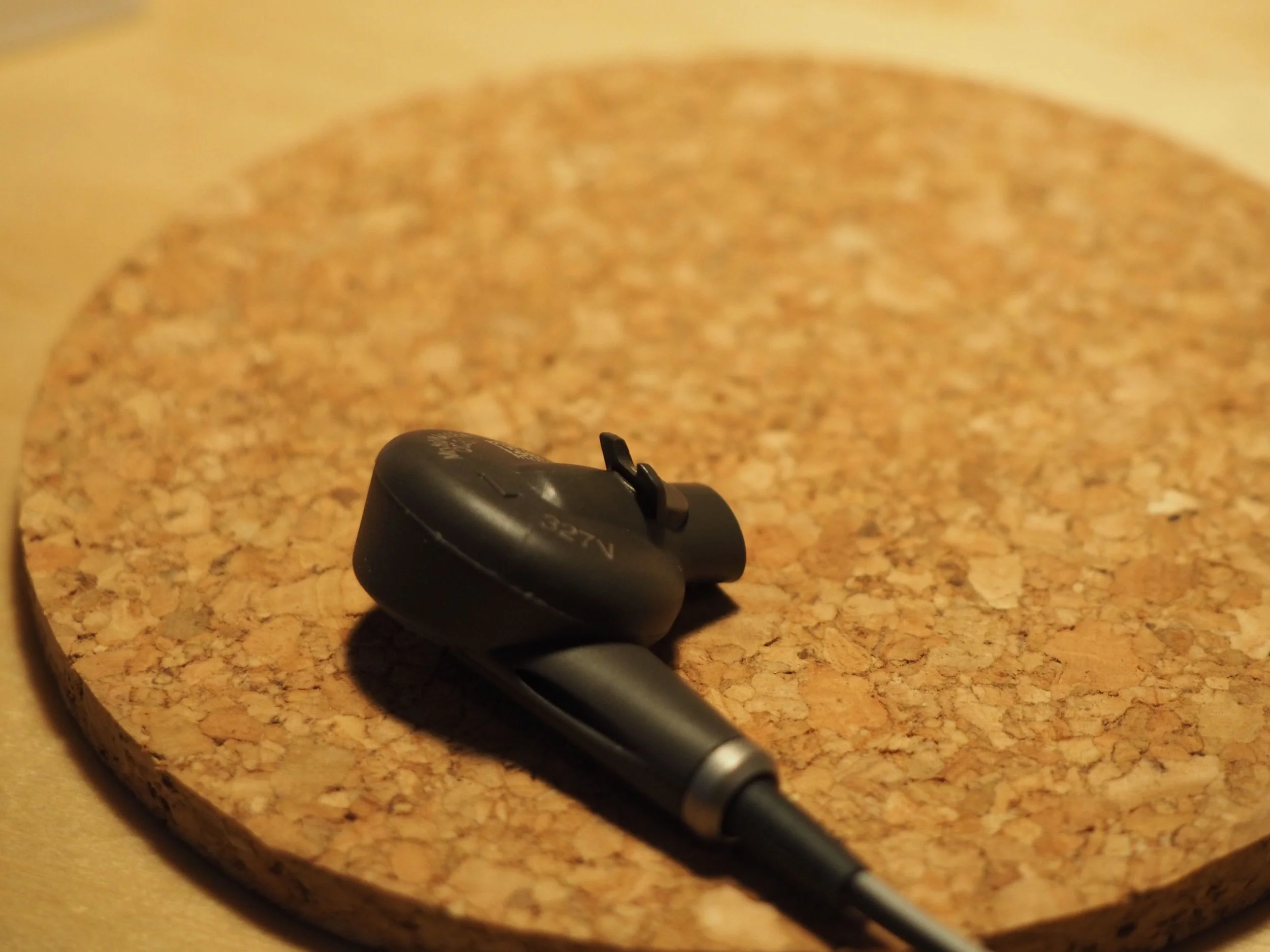 How to change ear tips on the Bose QuietComfort 20i headphones without breaking them