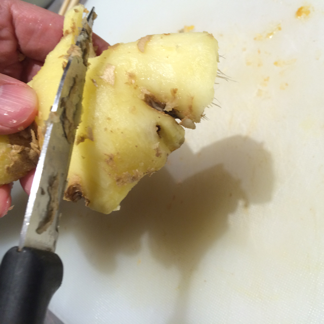 Removing ginger skin with a knife