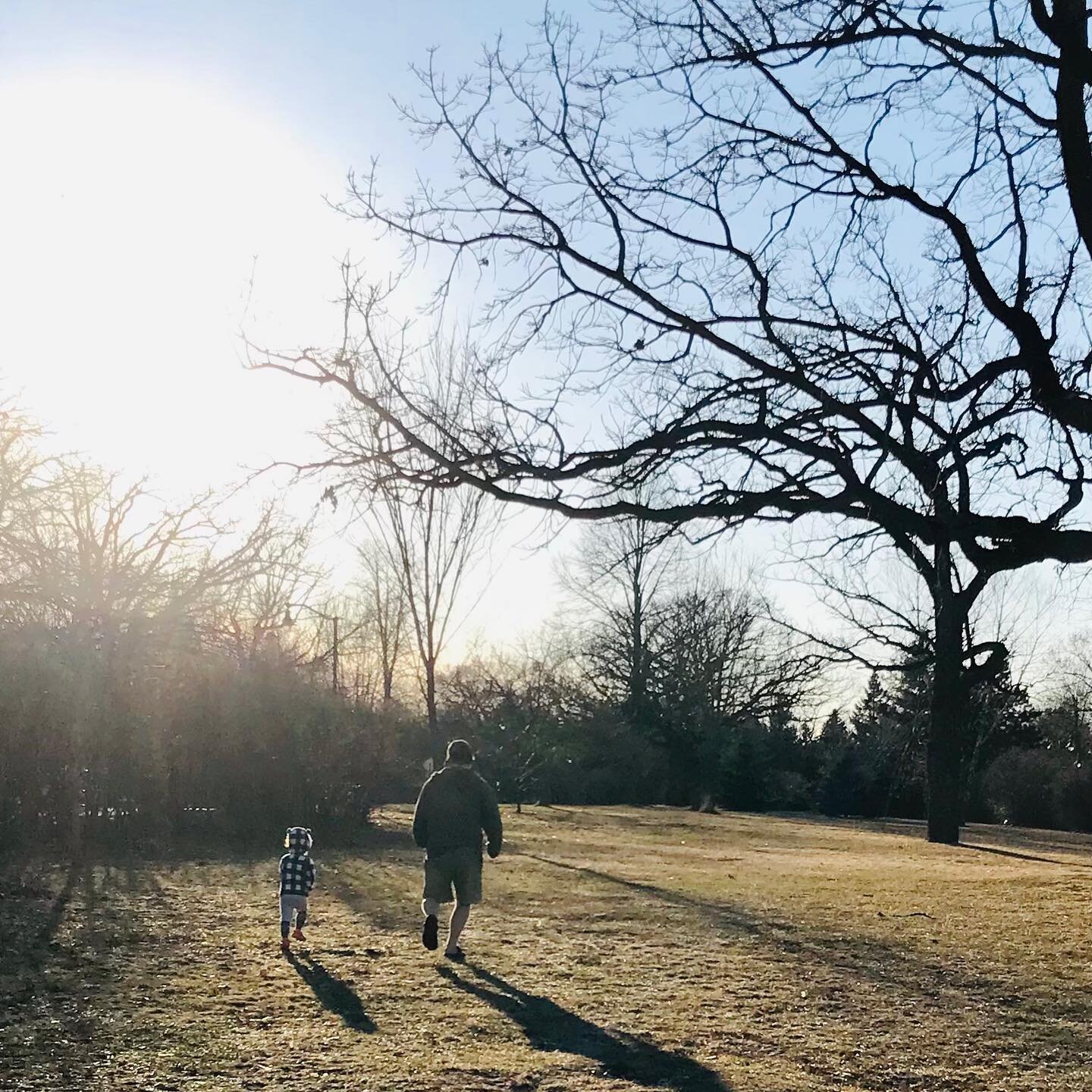 Racing the toddler on a late winter afternoon. 
...#dadndaughter #springiscoming #minneapolis #minnehahaparkway #twincities #blessed