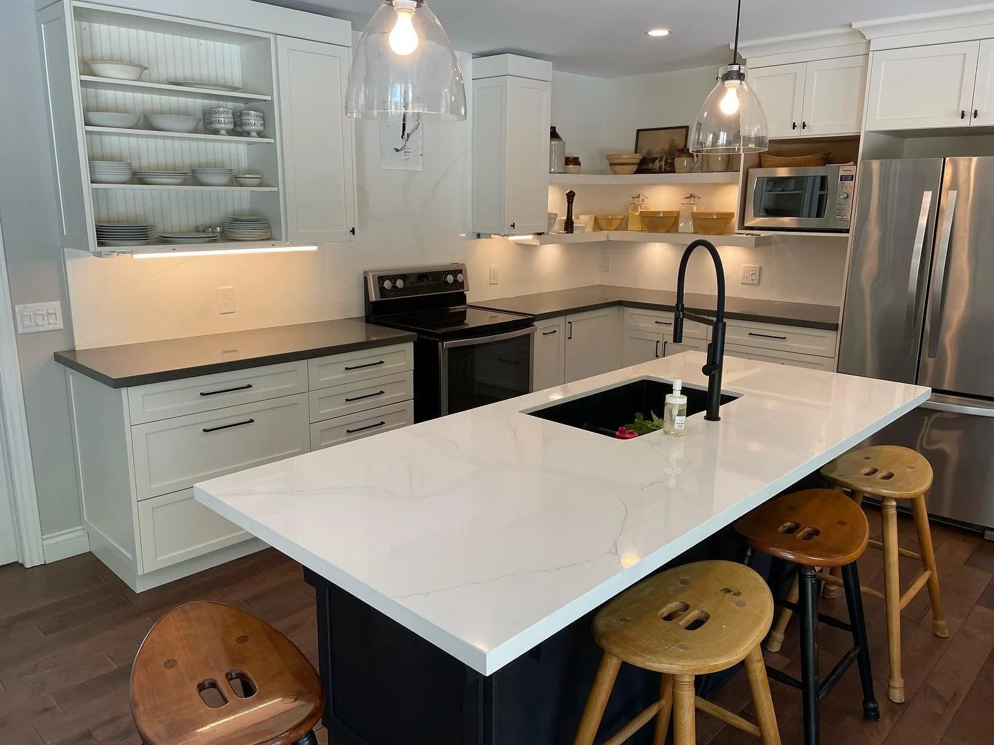 LG Viatera Calacatta Plata quartz island and full height backsplash with Hanstone Embrace quartz perimeter countertops.