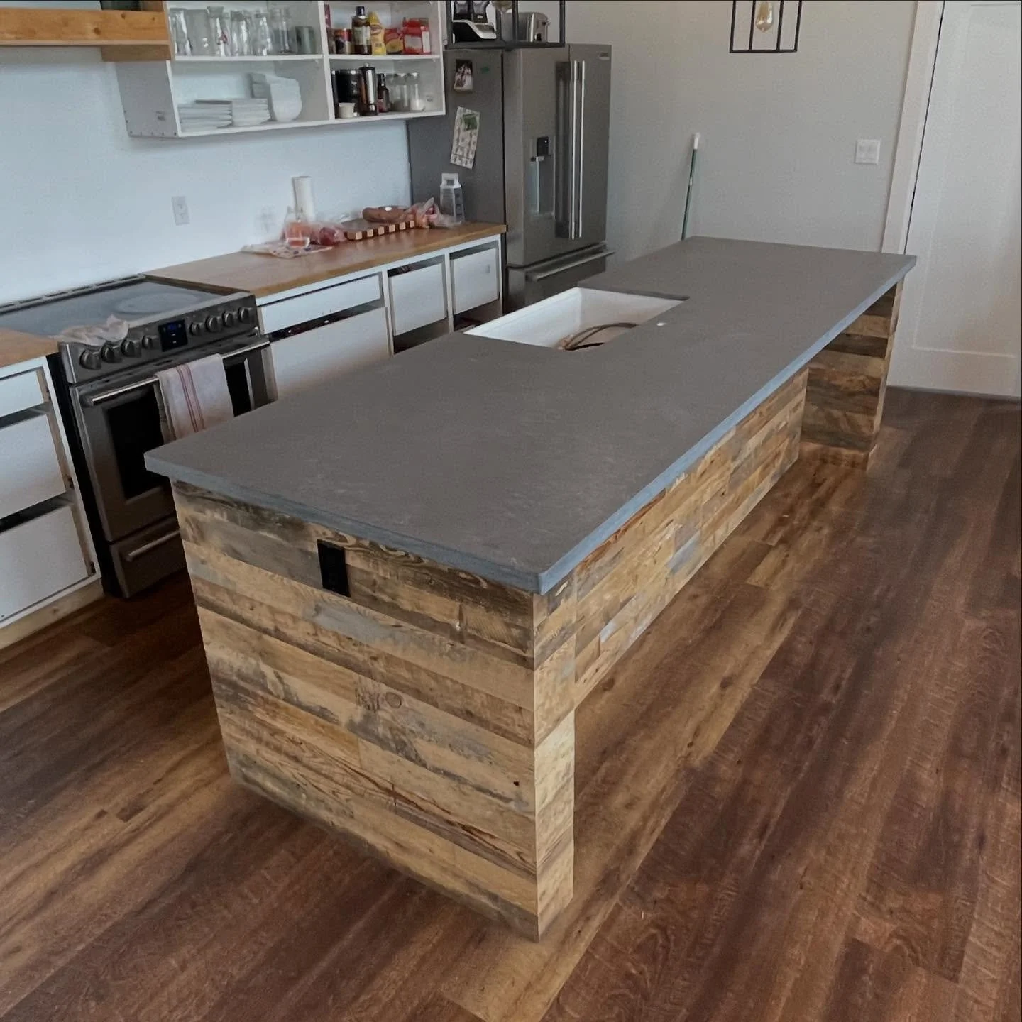 Caesarstone 4033 Rugged Concrete island countertop