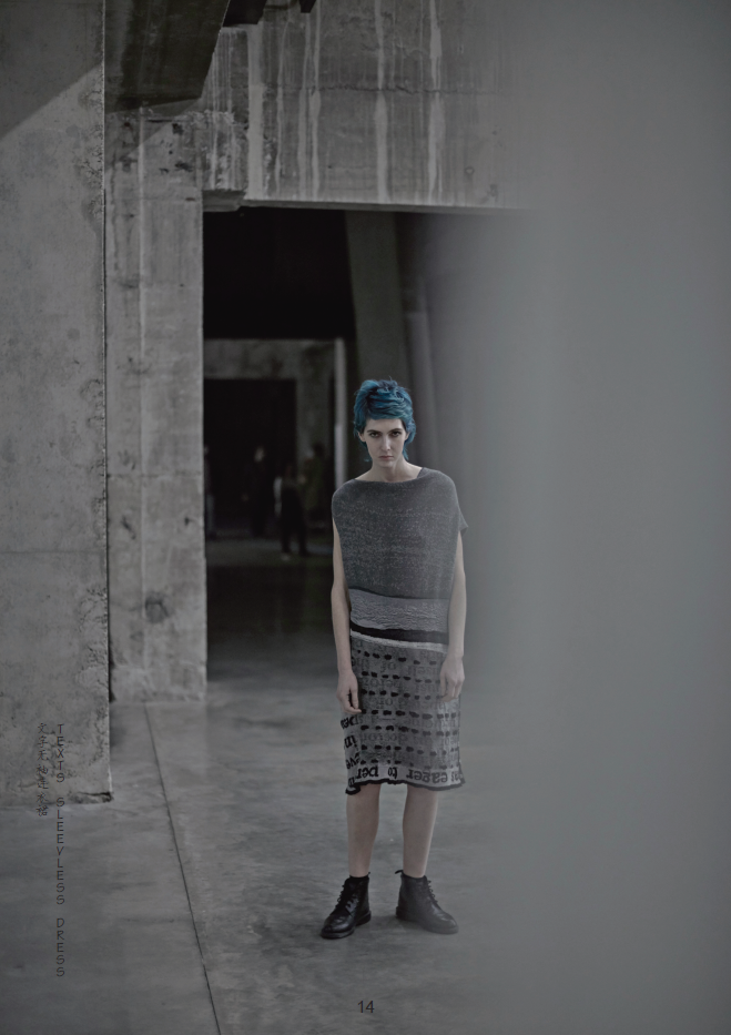 ‘THE TEXTS’ SLEEVELESS DRESS