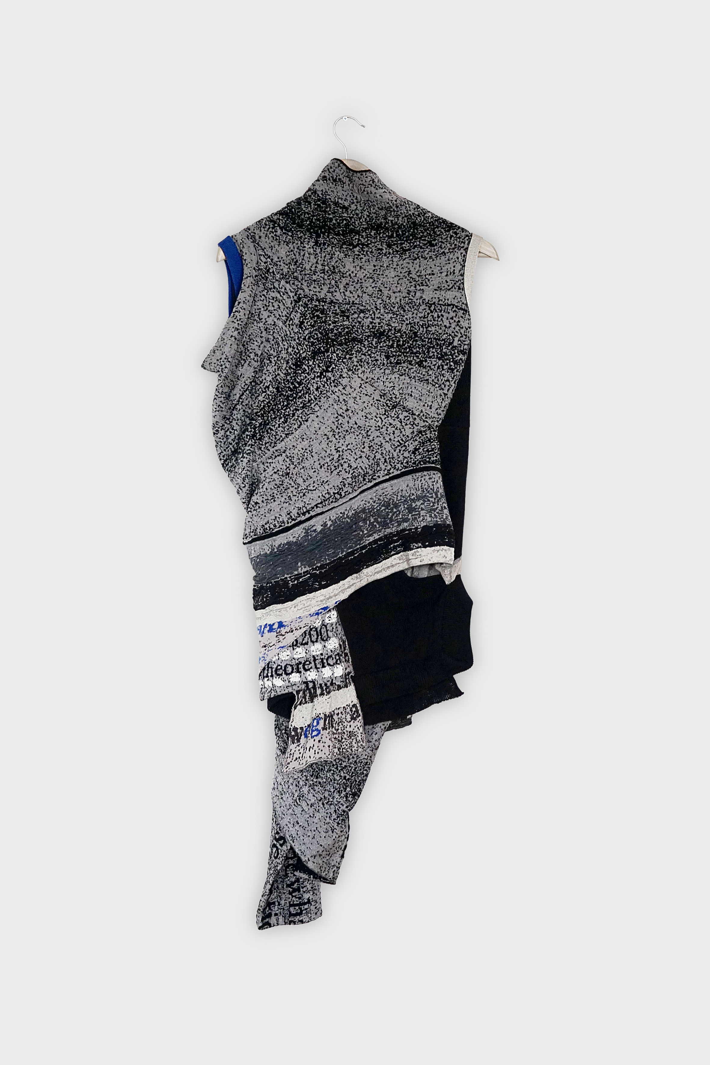 ‘THE TEXTS’ SLEEVELESS DRAPING TOP