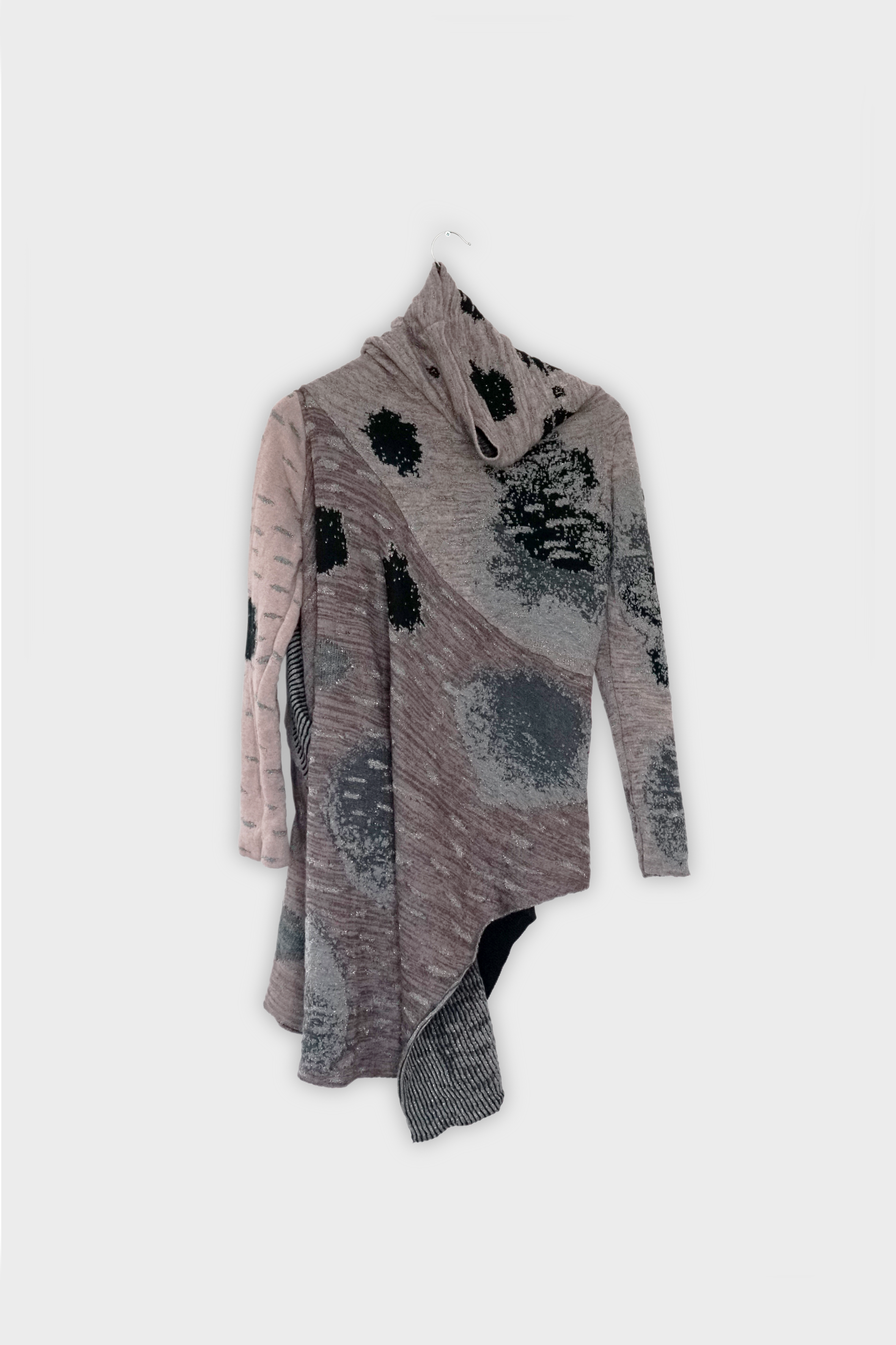 LONG SLEEVED DOTS AND CIRCLES FOLDING TOP