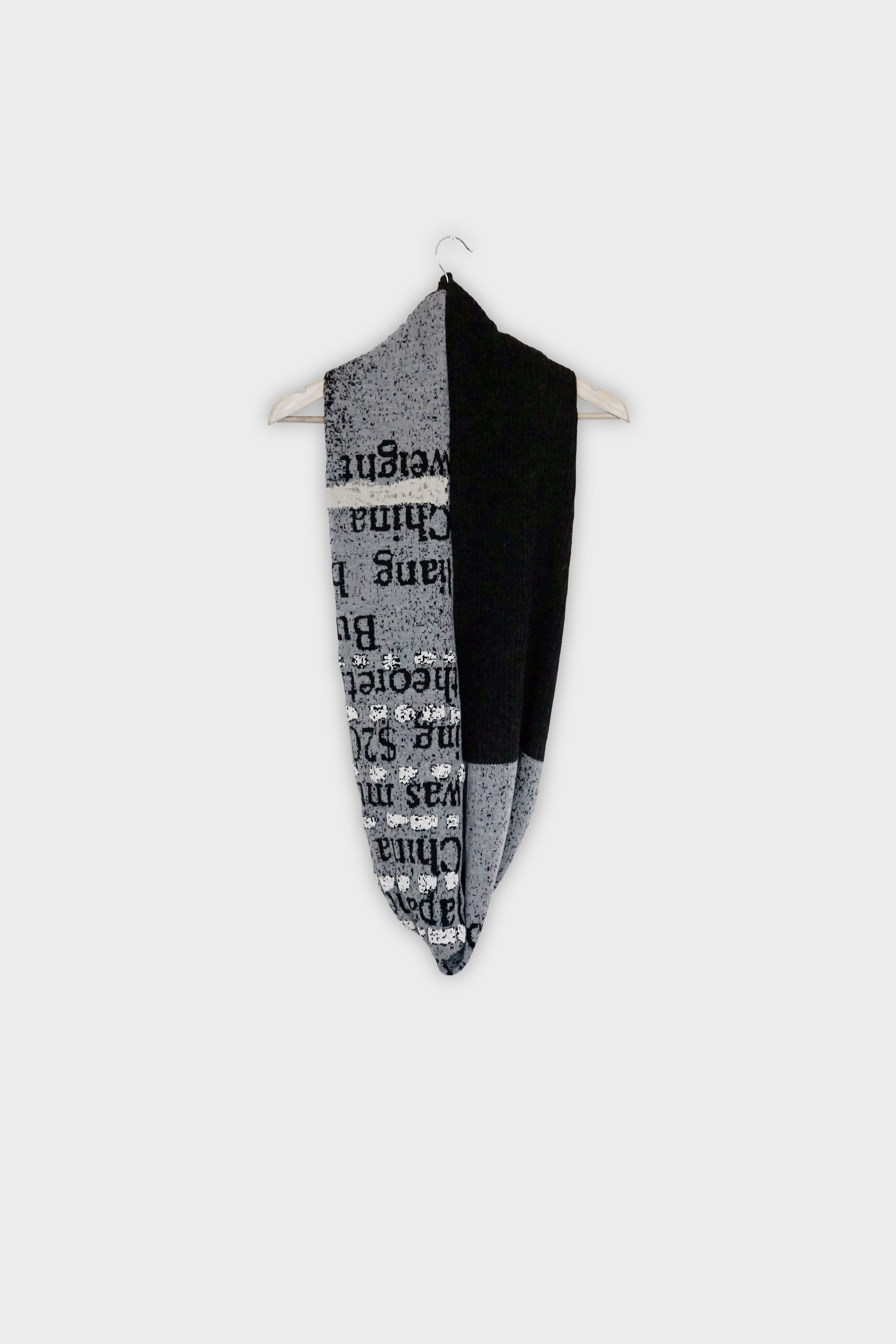 ‘THE TEXTS’ SCARF SNOOD