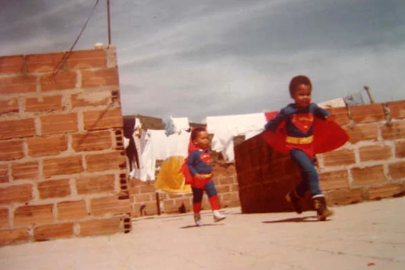 ALBUM DE HALLOWEEN Un album fotográfico colectivo dedicado a una foto que muchos colombianos tenemos y atesoramos.