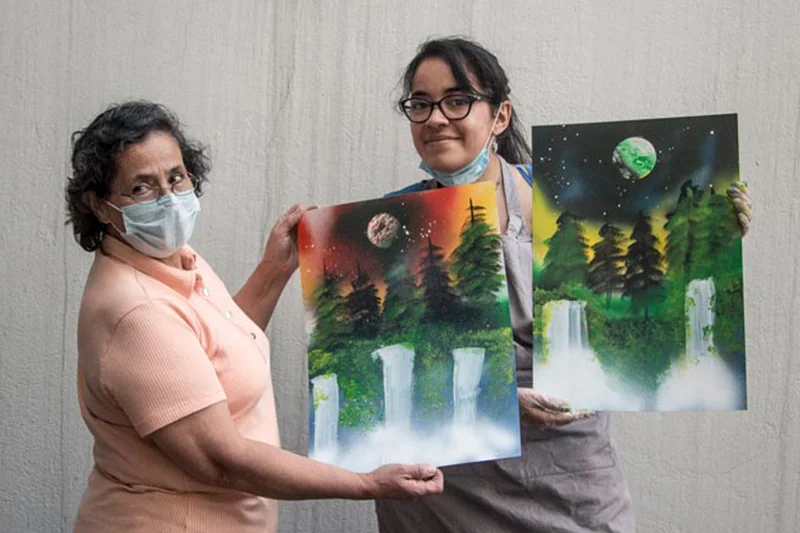 PINTAR PINTANDO • TALLERES CON PINTORES EMPIRICOS Una serie de talleres con pintores empíricos en el marco de la exposición Aparente Ingenuidad: pintores primitivistas en la Colección de Arte del Banco de la República. 