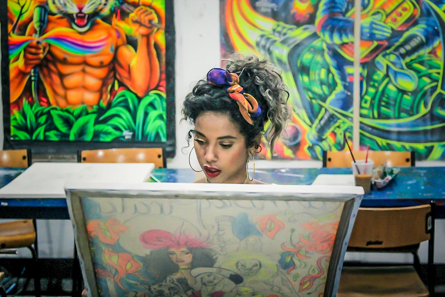 WILLIAM GUTIERREZ • GRAFICA PICOTERA Dos talleres en el marco de un programa de actividades sobre arte e identidades latinoamericana en Sao Paulo dictados por una leyenda viva de la gráfica popular del caribe colombiano. VER MÁS →