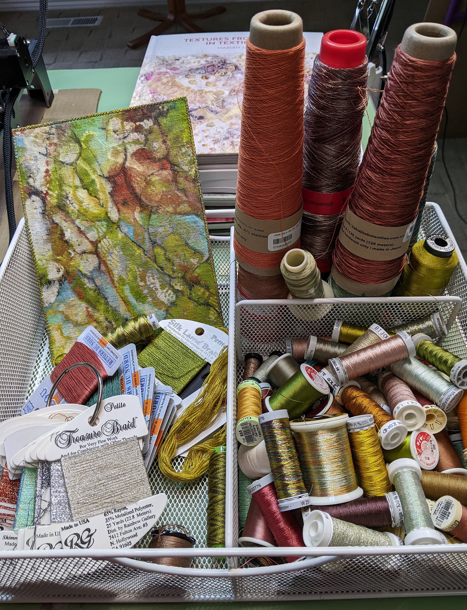 Simthread Anti-Tangle Embroidery Thread Kit with Organizer Box