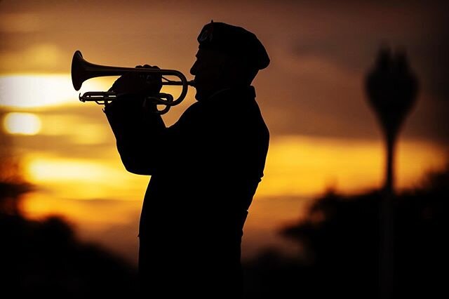 25.04.20 &bull; Dawn breaks over the Auckland Museum where members of the public stand to commemorate ANZAC. No service or parades this year due to the Covid-19 virus. @gettyimages @aucklandmuseum #covid19 #Anzac #newzealand #standatdawn #lastpost #m