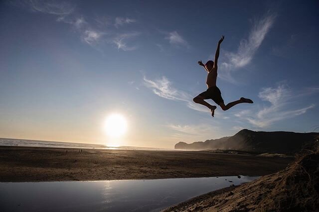 16.05.20 &bull; Kiwis enjoy the freedom of Level 2 at sunset during the first weekend of relaxed rules after 7 weeks in lockdown. @gettyimages #covid_19 #piha #newzealand #freedom #weekend #weekendvibes #level2 #westcoast #gettynews #gettyimages #san