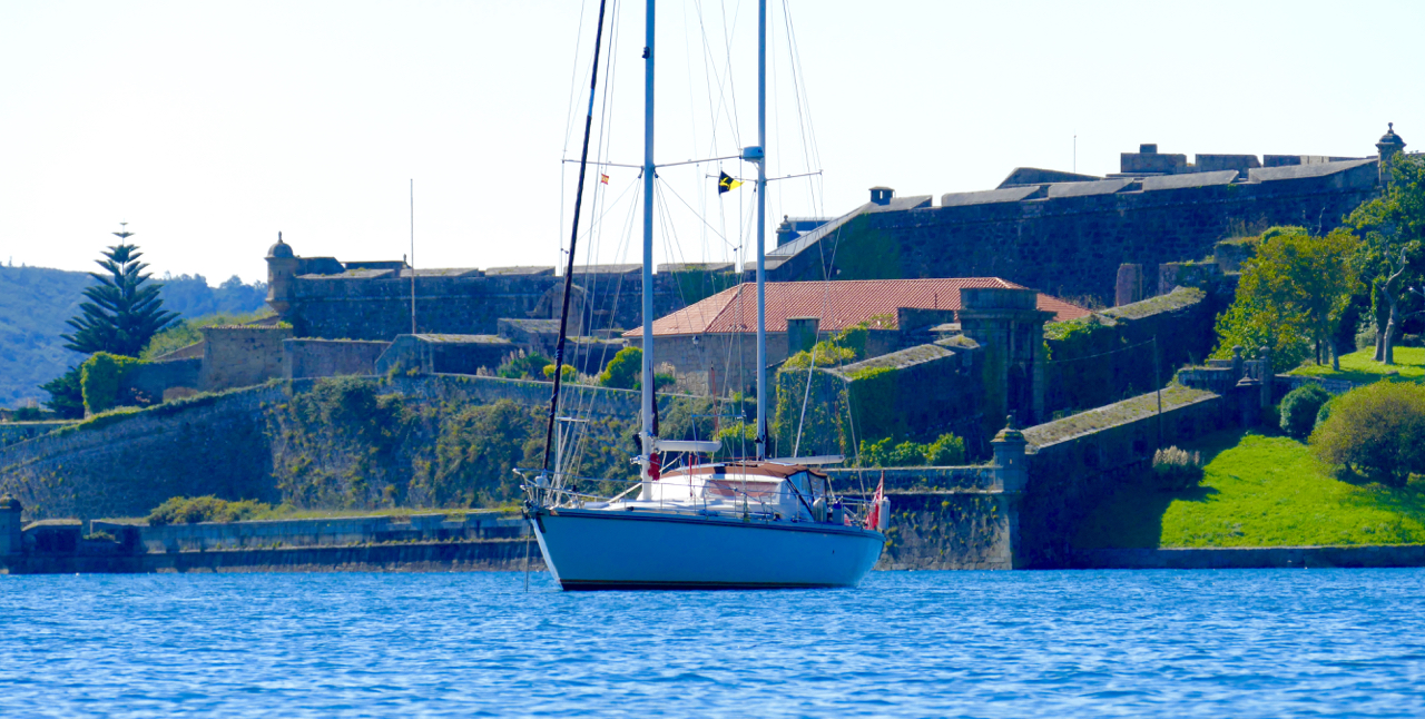 This fort was built in 1557 to protect the Royal Shipyards, and Peregrinus anchored right in front of it for an entire week. Today El Ferrol is still a major naval base and we saw F-101 Álvaro de Bazán and F-103 Blas de Lezo go in and out right by us. 27 September 2015, Leica Typ 114.