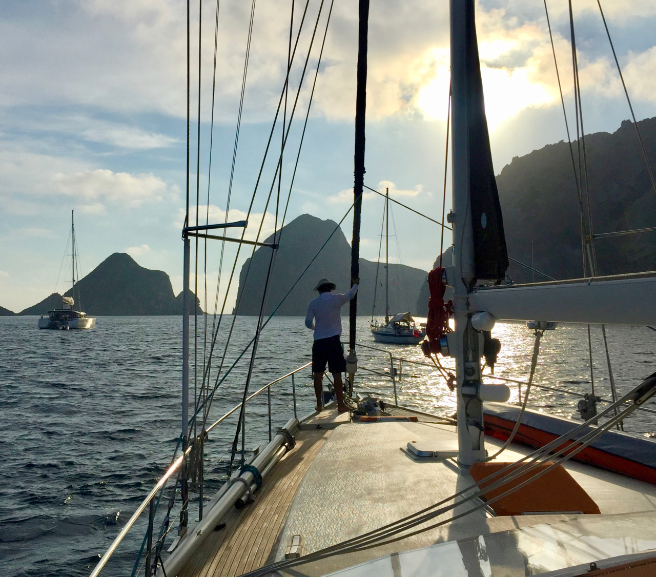 Anchoring Peregrinus at Palmaria: as usual, the Admiral drives while the Seaman goes forward on deck to control the windlass. 4 September 2016, iPhone 6 Plus.