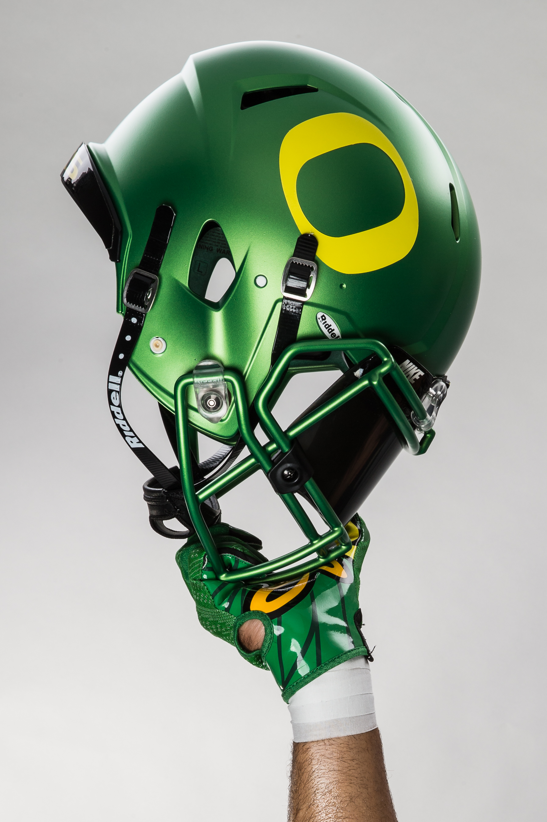 FA15_NFB_NCAA_OREGON_Helmet_v1_1331 1.JPG