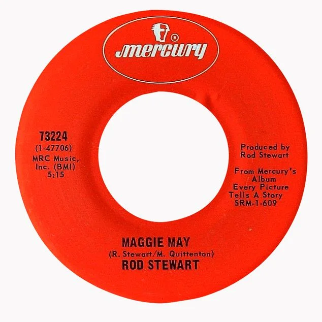 Rod Stewart maggie may record 1971.jpg