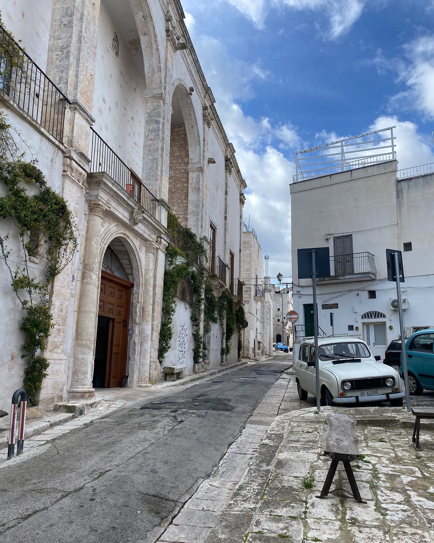 Very grateful to return to Puglia last week to collaborate with @gracefulcoaching (our fifth session)! Here are a few moments captured on my phone during my days there. Ostuni is an incredibly beautiful city with its narrow winding streets, magic, my