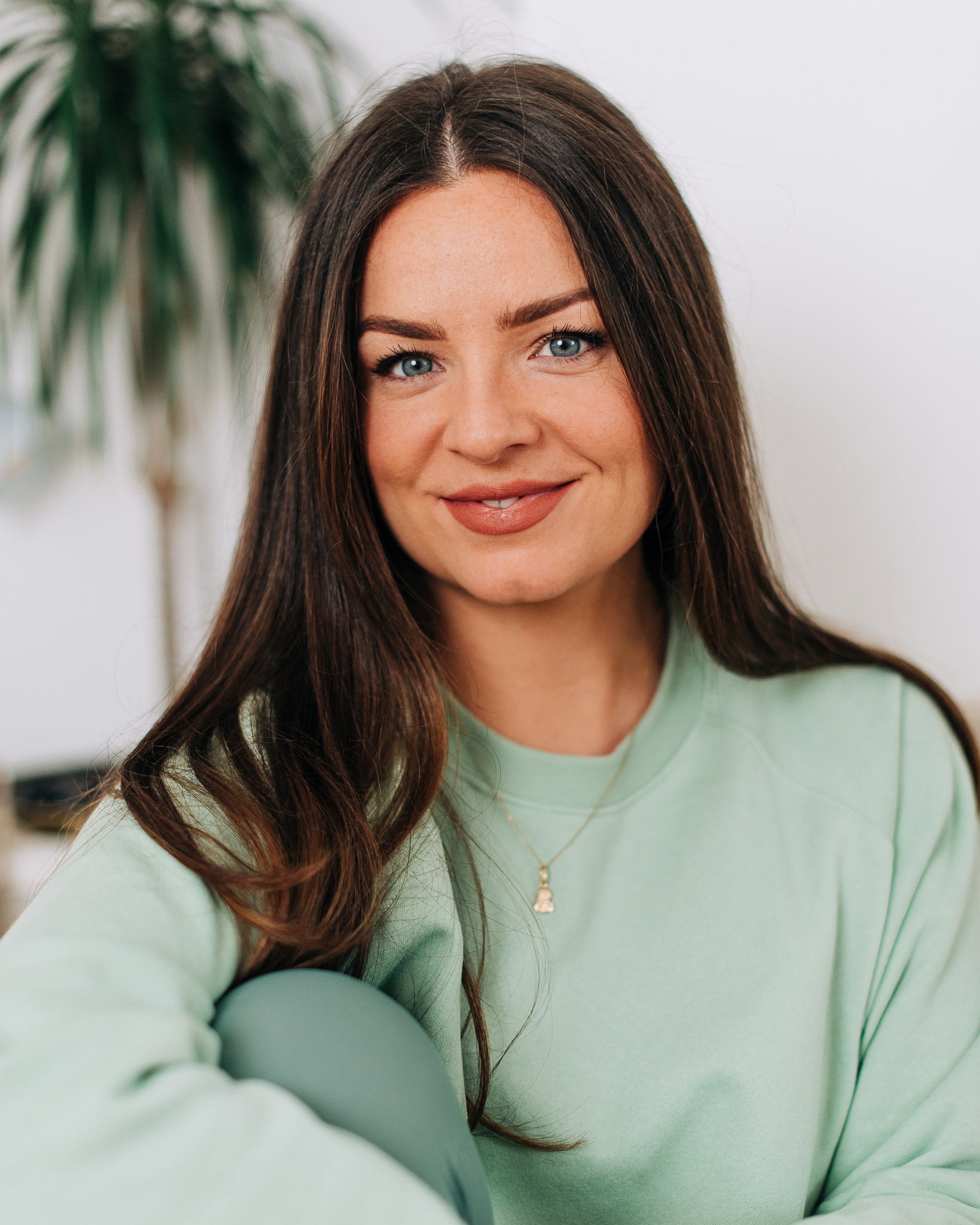 More favourites from my Spring session with S&iacute;ofra of @centreandflow.

P.S. I&rsquo;m currently booking my remaining Summer shoots, is one of them for you? Book in a call to explore, or dm me with any questions you may have! I&rsquo;d love to 